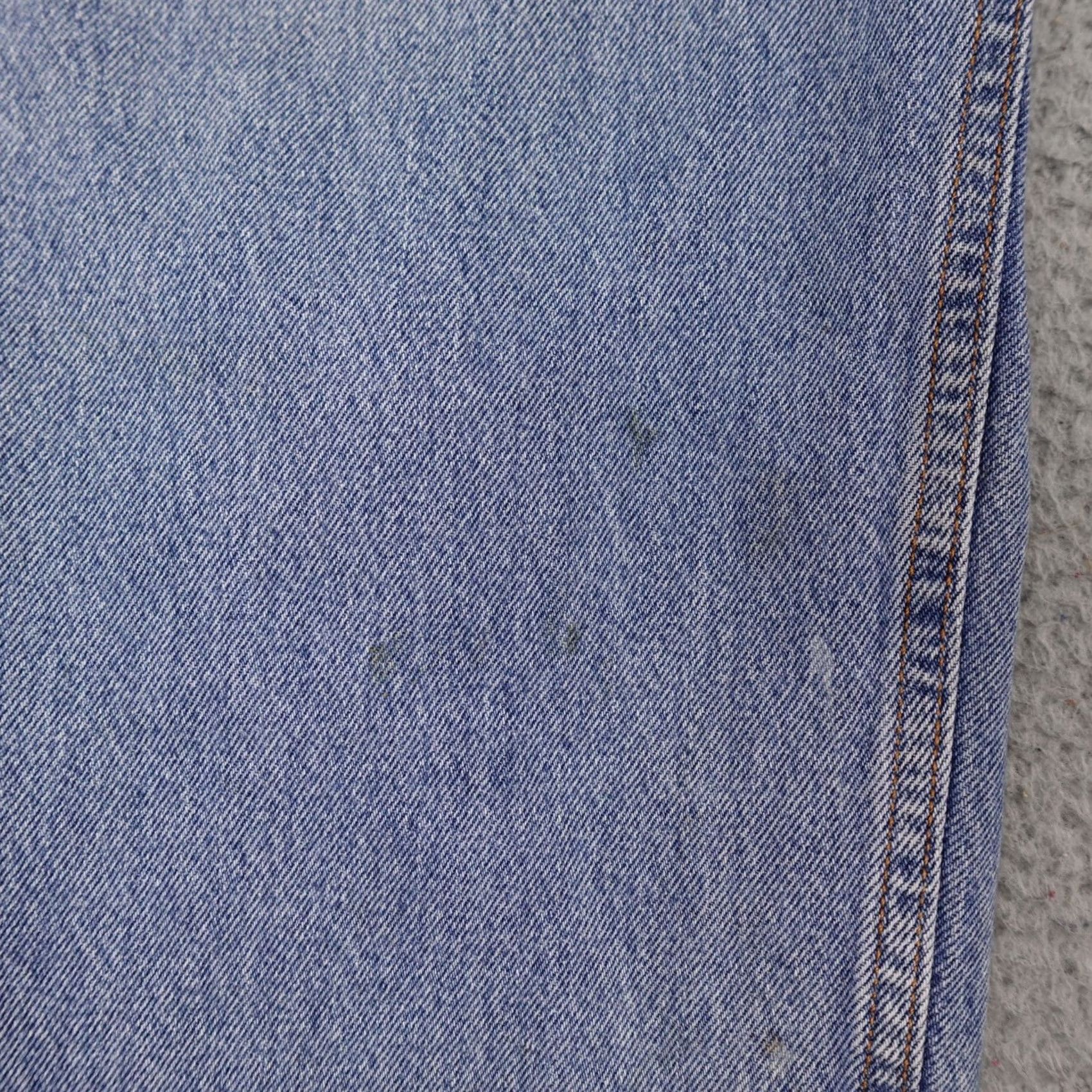 Levi's VINTAGE Levi's 550 Jeans Mens 36x34 Blue Loose Fit Light Wash 90s Size US 36 / EU 52 - 7 Thumbnail