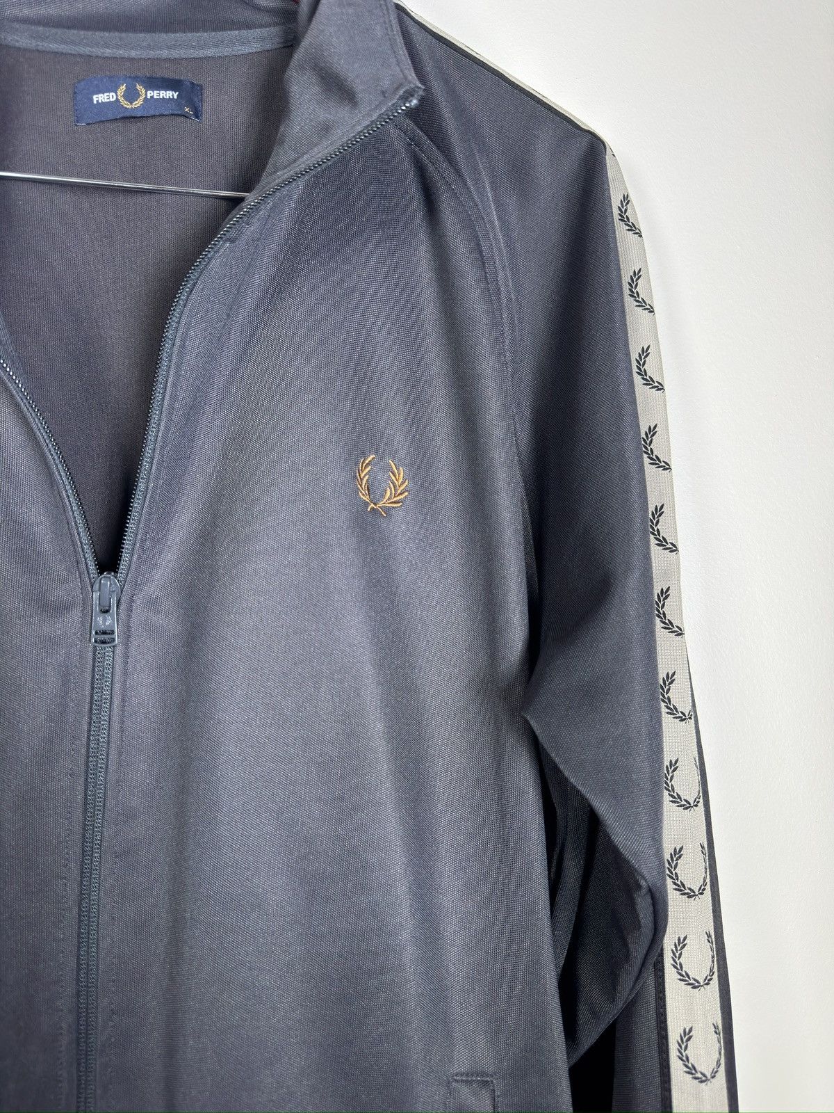 Fred Perry Fred Perry Contrast Tape Track Jacket Anchor Gray /Black Size US XL / EU 56 / 4 - 4 Thumbnail