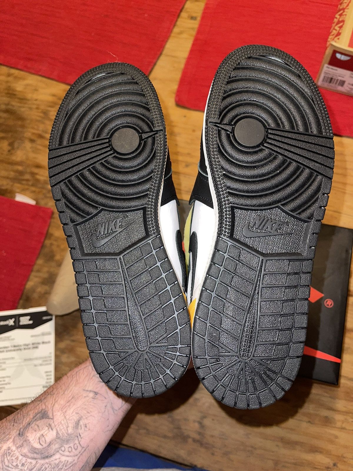 Jordan Brand Jordan 1 Volt Size 6Y Size US 7.5 / IT 37.5 - 7 Thumbnail