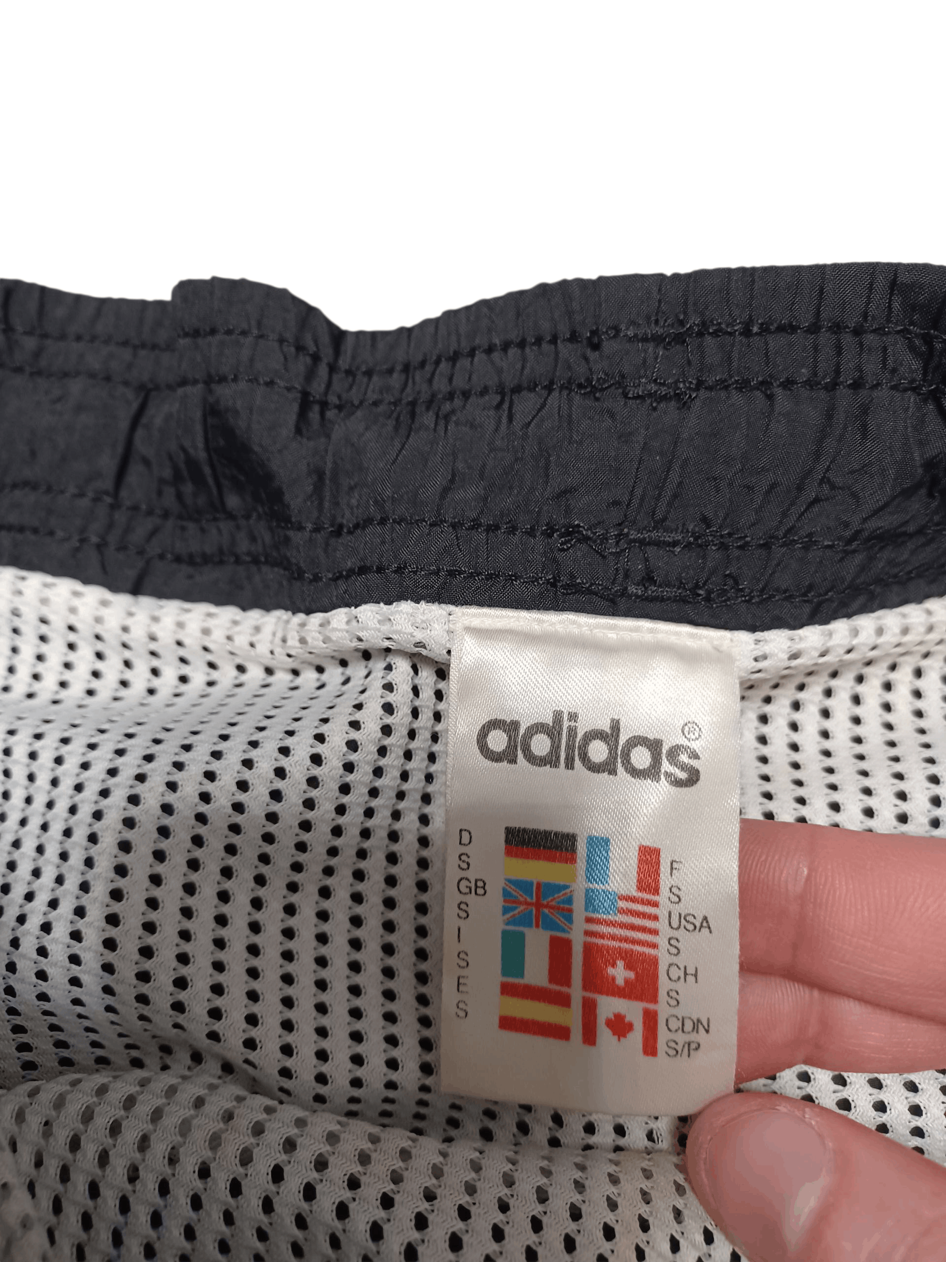 Adidas ADIDAS VINTAGE NYLON 90S BIGLOGO SHORTS SPORTSWEAR Size US 30 / EU 46 - 3 Thumbnail