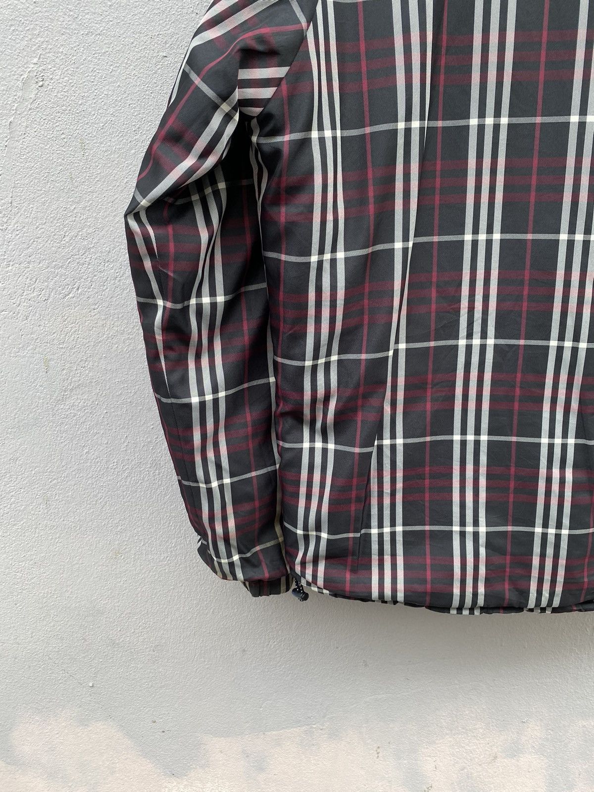 Burberry BURBERRY Blue Label Reversible Iconic Checked Puffer Down Size US M / EU 48-50 / 2 - 10 Thumbnail