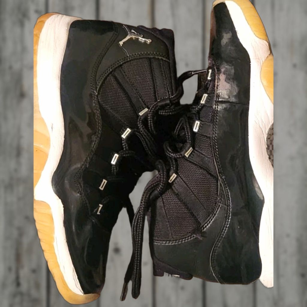Jordan Brand Jordan Air Jordan 11 Retro Space Jam 2009 Men's Shoes Size 9 Black Varsity Royal-White Sneaker Nike? Size US 9 / EU 42 - 1 Thumbnail