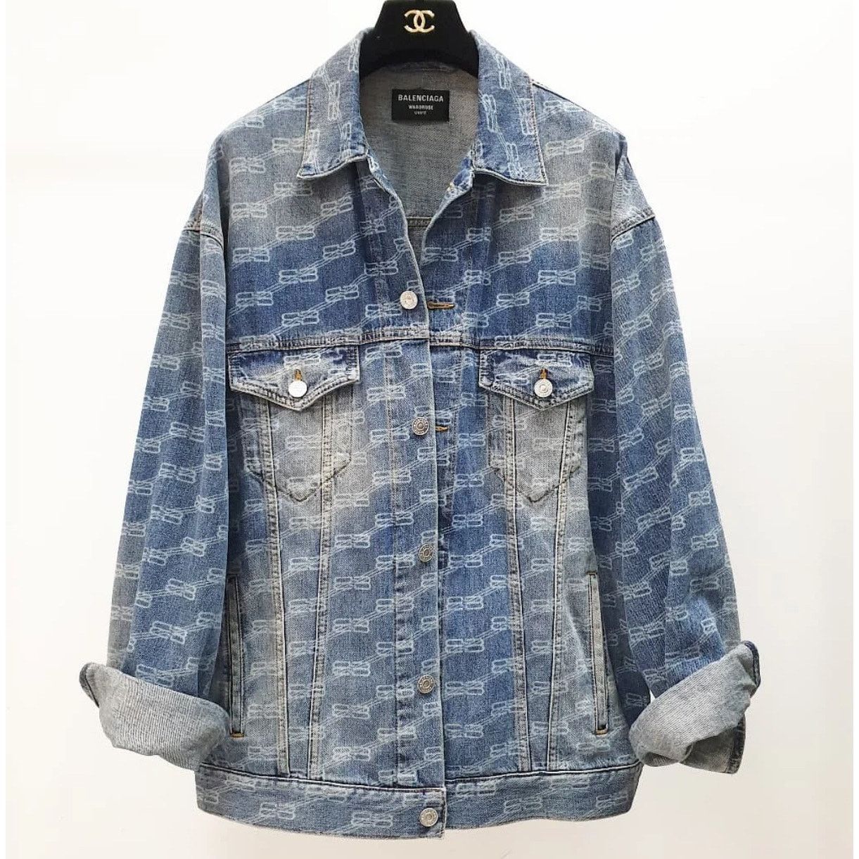Balenciaga Balenciaga All-Over Logo Denim Oversized Jacket - XS Size XS / US 0-2 / IT 36-38 - 1 Thumbnail