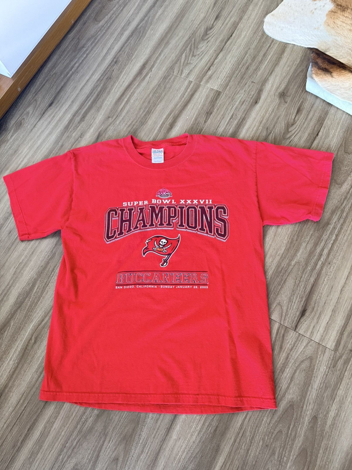 Gildan Vintage 2003 Buccaneers Super Bowl XXXVII Champions T-Shirt Size US L / EU 52-54 / 3 - 1 Thumbnail