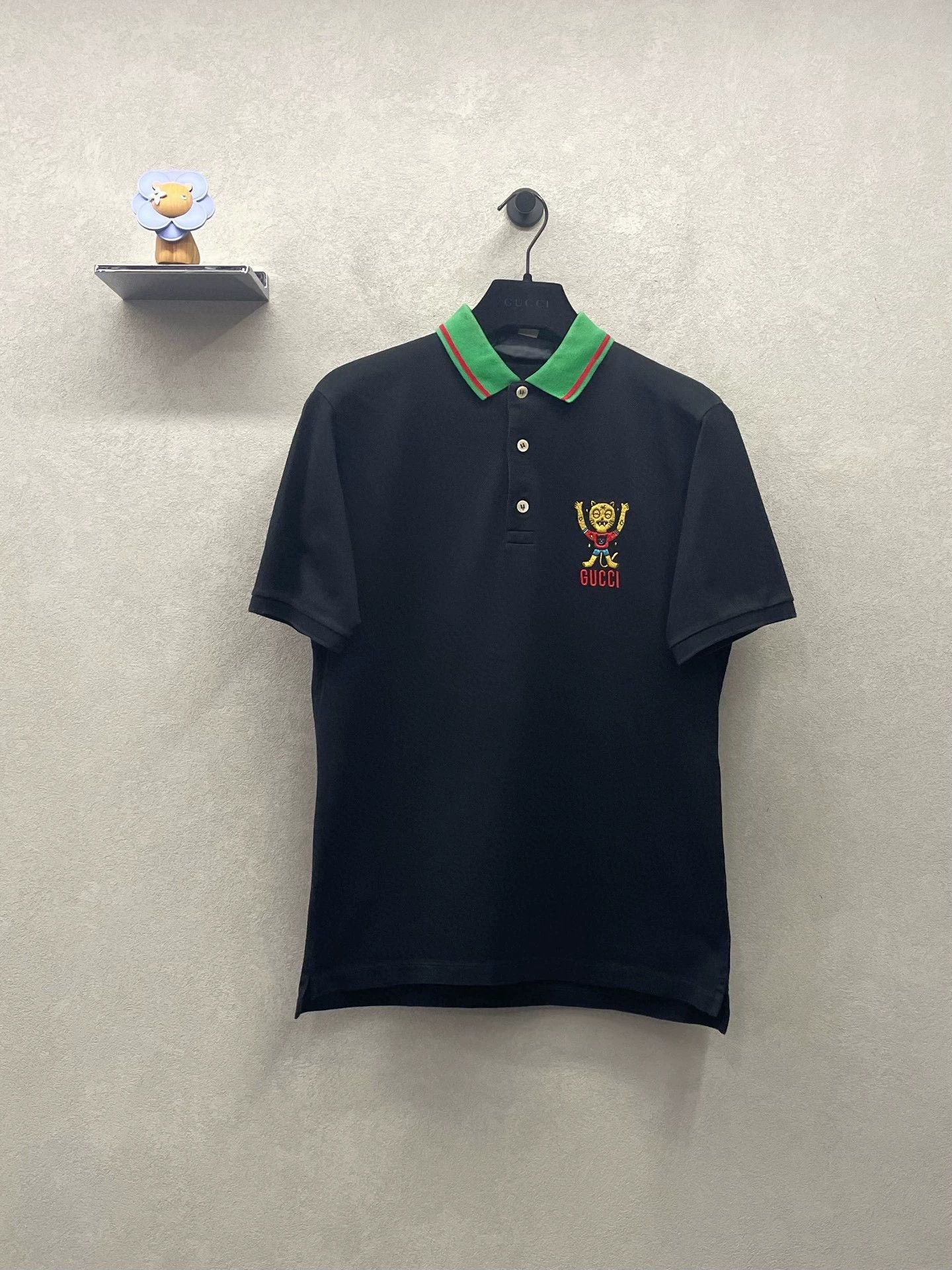 gucci black cat embroidered short sleeve polo