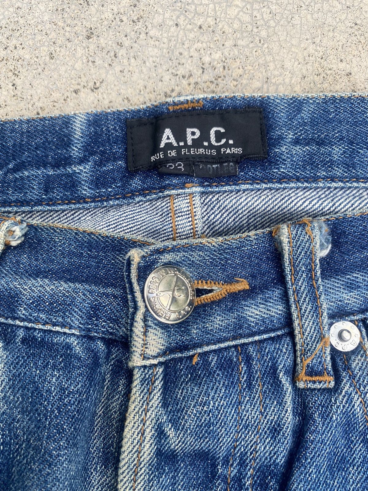 A.P.C. × Designer × Le Grande Bleu (L.G.B.) A.P.C Distressed Faded Selvedge Denim Jeans Size US 29 - 6 Thumbnail