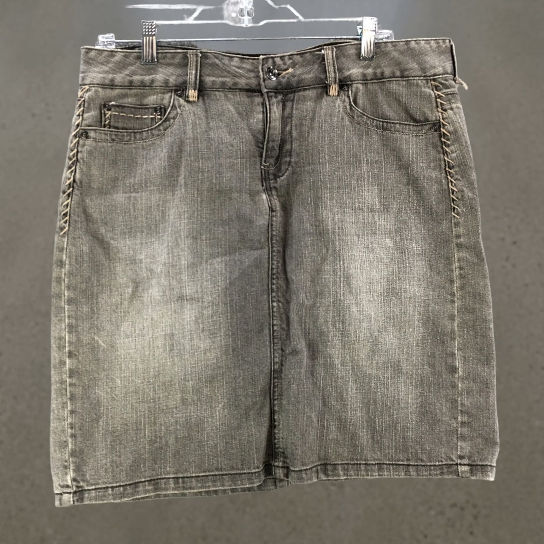 Calvin Klein Calvin Klein Mini Skirts Womens 12 Grey 5 Pockets Button Flat Front Casual Zip Skirt Knee Length Womens Size 34" / US 12 / IT 48 - 1 Thumbnail