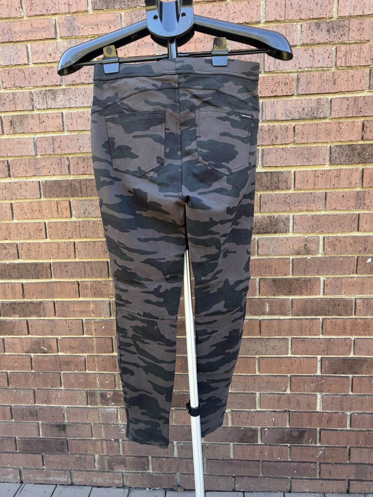 Sanctuary Sanctuary Anthropologie Green Camo Leggings Skinny Pants Size 27" / US 4 / IT 40 - 6 Thumbnail