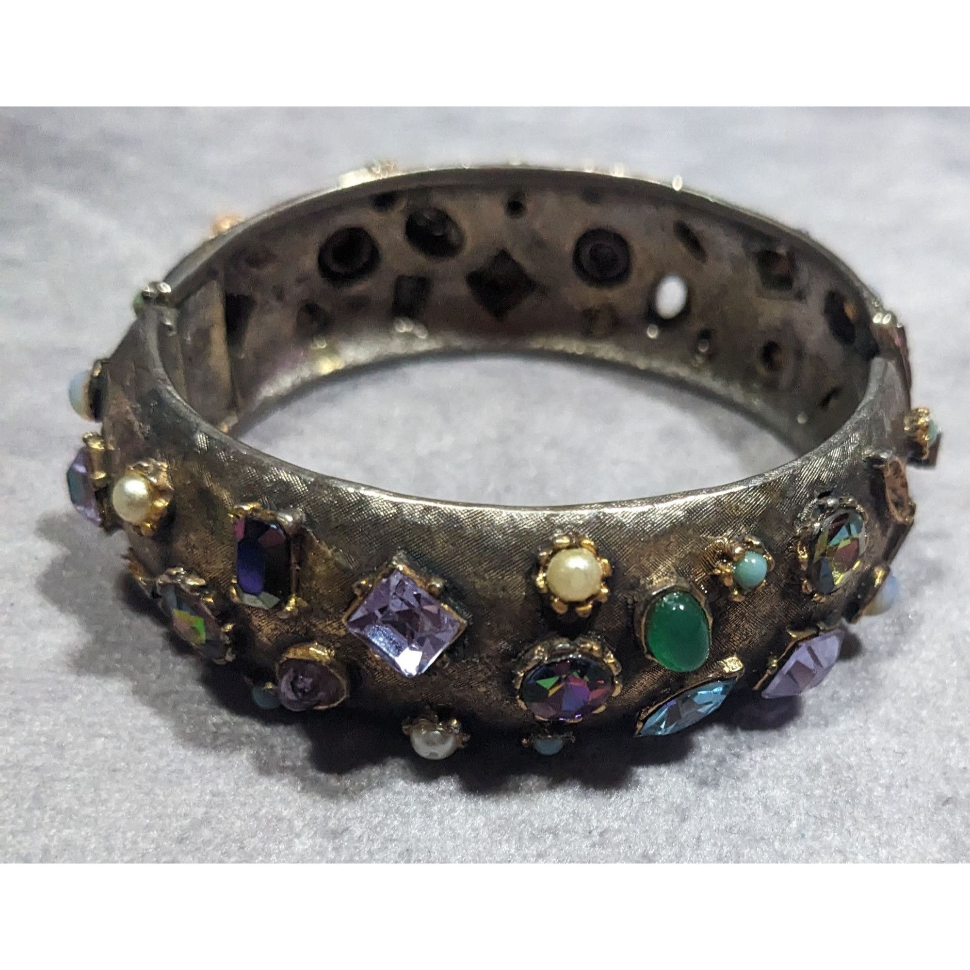 Other Vintage Brutalist Glam Multi Gemmed Gold Tone Hinge Bracelet Size ONE SIZE - 9 Thumbnail
