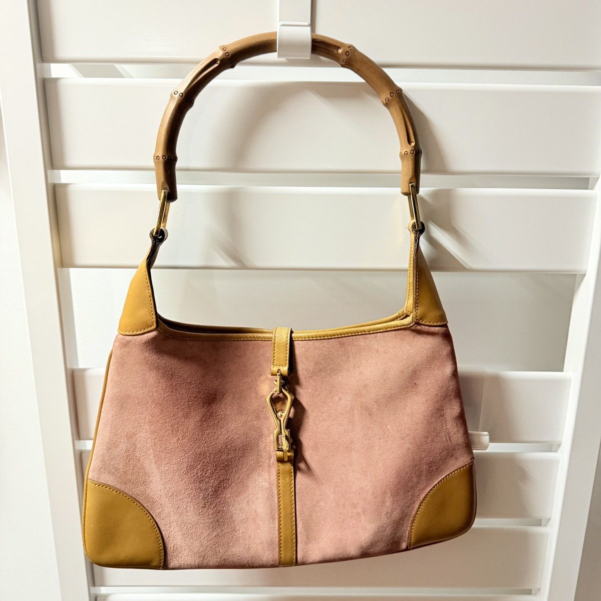 Gucci Gucci Jackie Vintage Handbag in Pink Suede with Bamboo Handl Size ONE SIZE - 2 Thumbnail