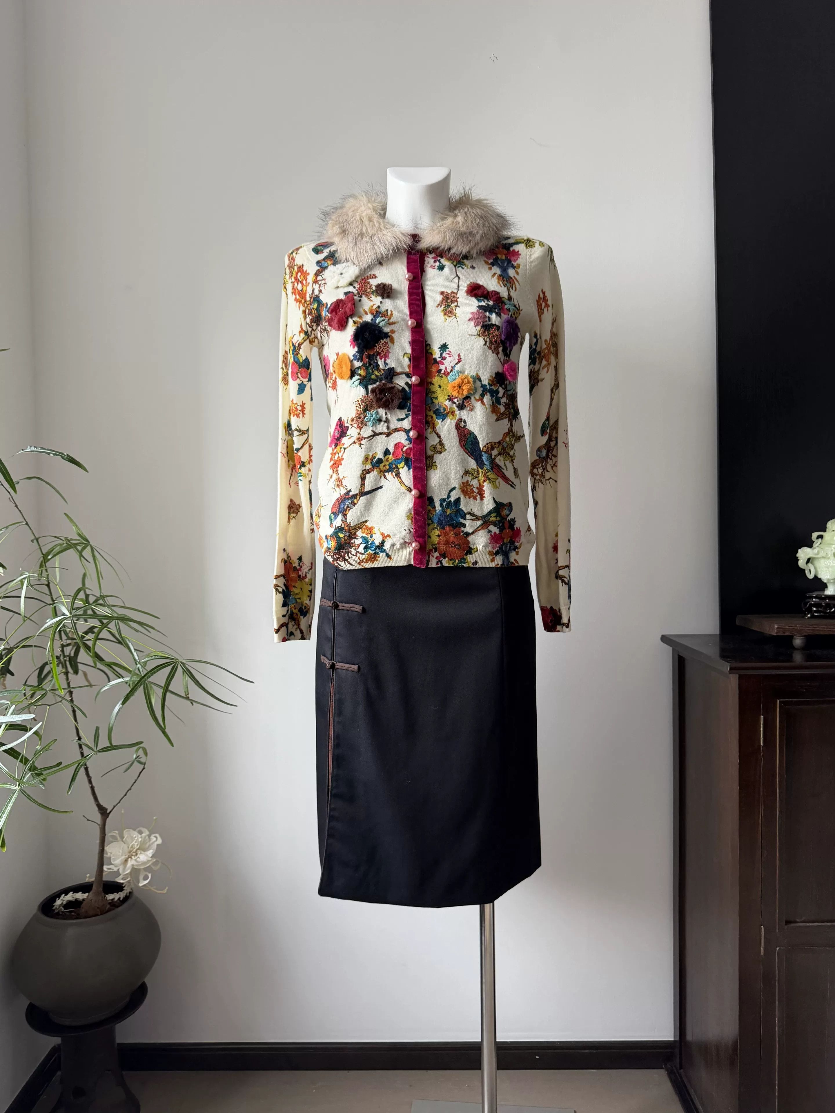 TWINSET TWINSET Floral Bird Embroidery Fur Collar Knit Jacket Size M / US 6-8 / IT 42-44 - 1 Thumbnail