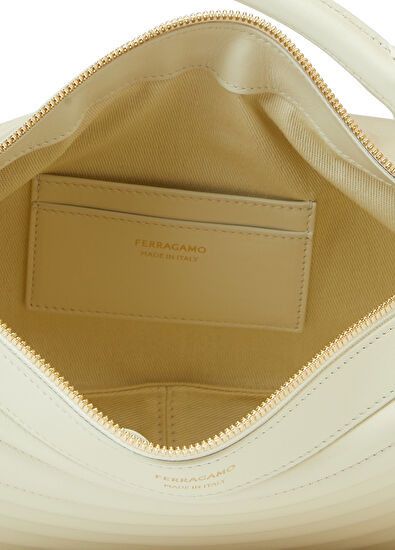 Salvatore Ferragamo o1s1rm0325 Size: OS / Leather Shoulder Bag in White Size ONE SIZE - 5 Thumbnail
