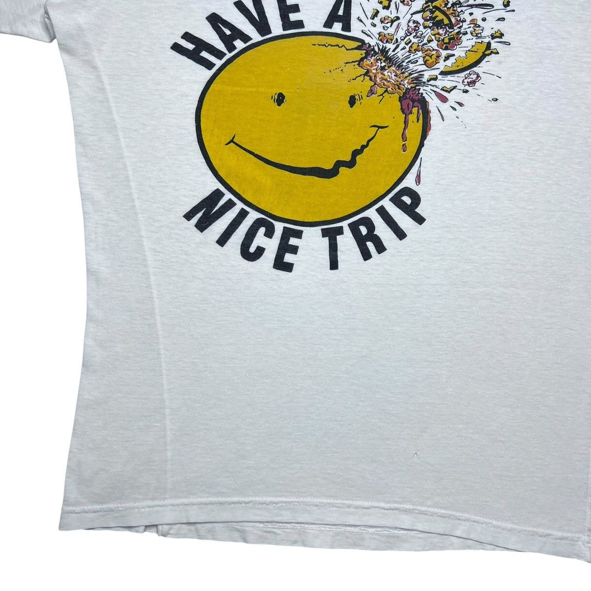 Vintage 80s Smiley Face Happy Head Shot Grunge Punk Graphic T-Shirt Size US L / EU 52-54 / 3 - 9 Thumbnail