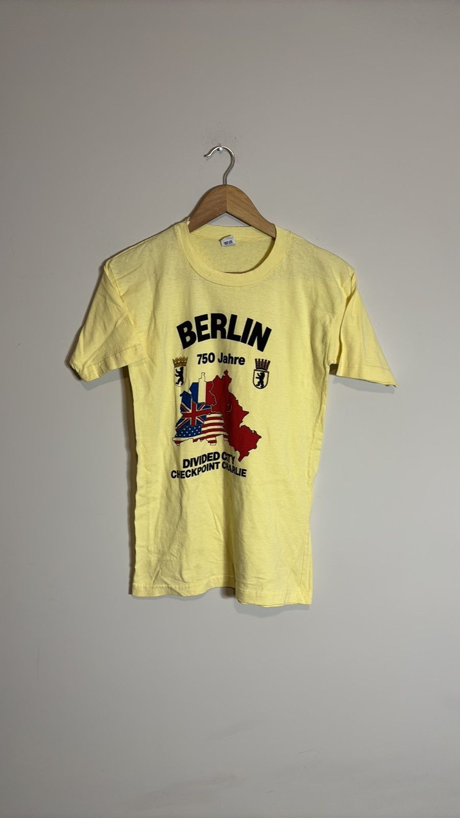 Vintage Vintage Berlin Germany Shirt Size US L / EU 52-54 / 3 - 1 Thumbnail