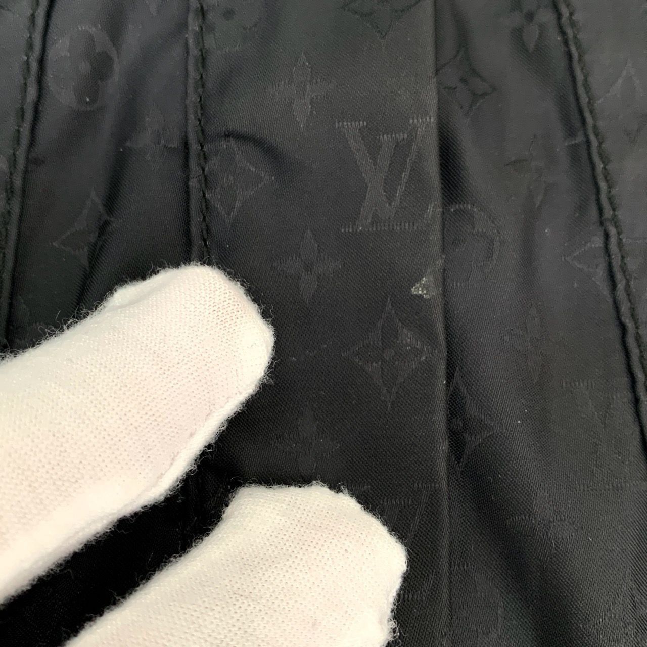 Louis Vuitton Louis Vuitton Black Monogram Full Print Sun-Protective Zippe Size XXS / US 00 / IT 34 - 3 Thumbnail