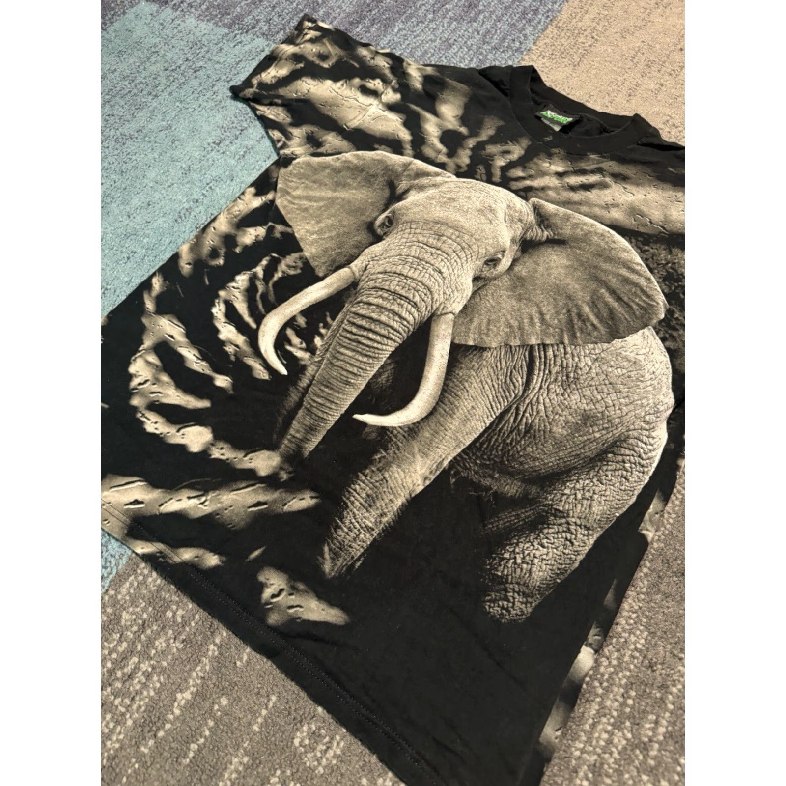 Vintage VINTAGE Radical Nature Elephant Graphic AOP T-Shirt XL Unisex Black Cotton Short Sleeve Mens Womens Boys Girls Size US XL / EU 56 / 4 - 4 Thumbnail