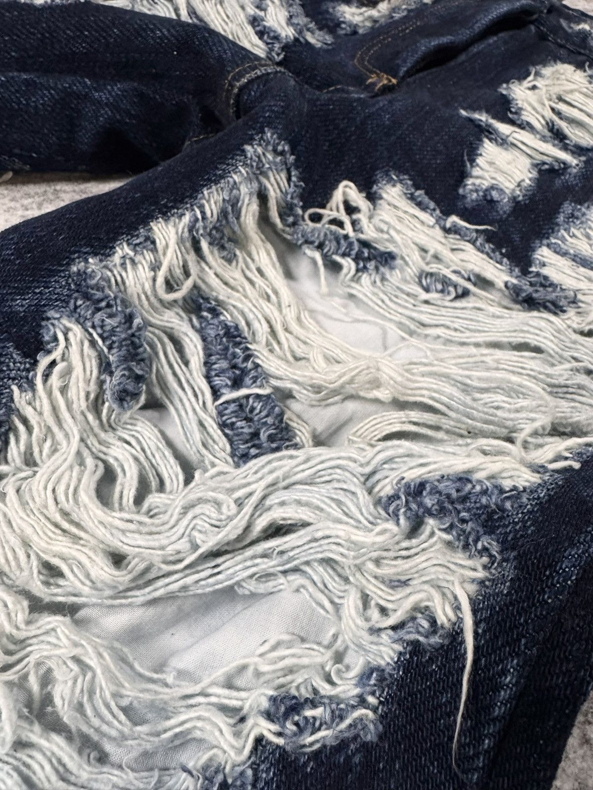 Maison Margiela FW14 Maison Margiela ‘Destroy’ Raw Indigo Exposed-Weft Denim Size US 32 / EU 48 - 7 Thumbnail