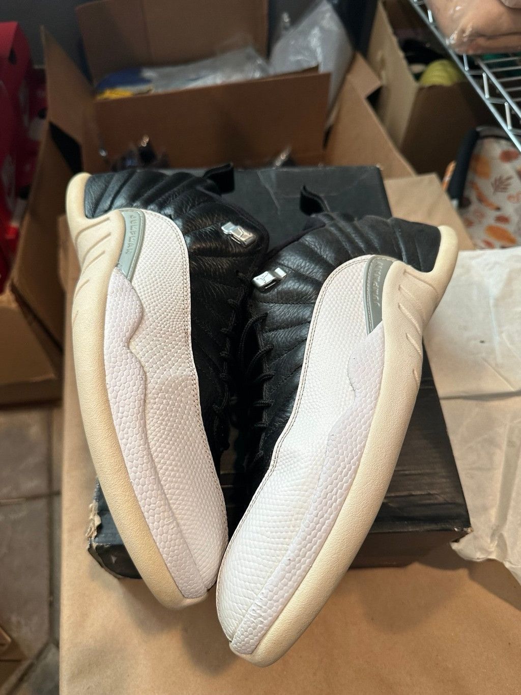 Jordan Brand Jordan 12 low OG playoffs 2017 pre owned Size US 10.5 / EU 43-44 - 4 Thumbnail