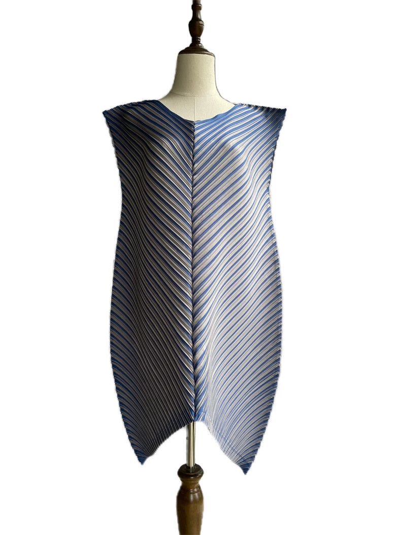Issey Miyake Issey Miyake size:3 Blue twill pleated banana leaf dress Size S / US 4 / IT 40 - 1 Thumbnail