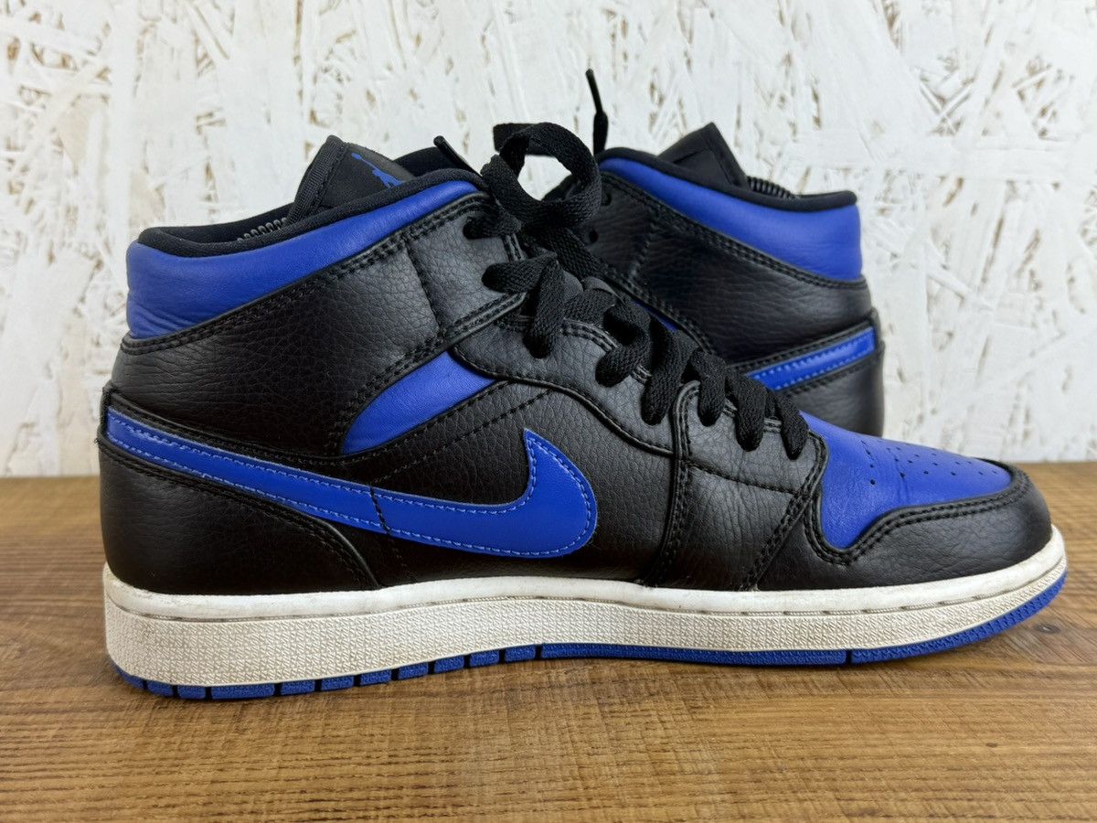 Jordan Brand Jordan 1 Mid Black Hyper Royal Blue Sneakers 554724-068 US8 Size US 8 / EU 41 - 4 Thumbnail