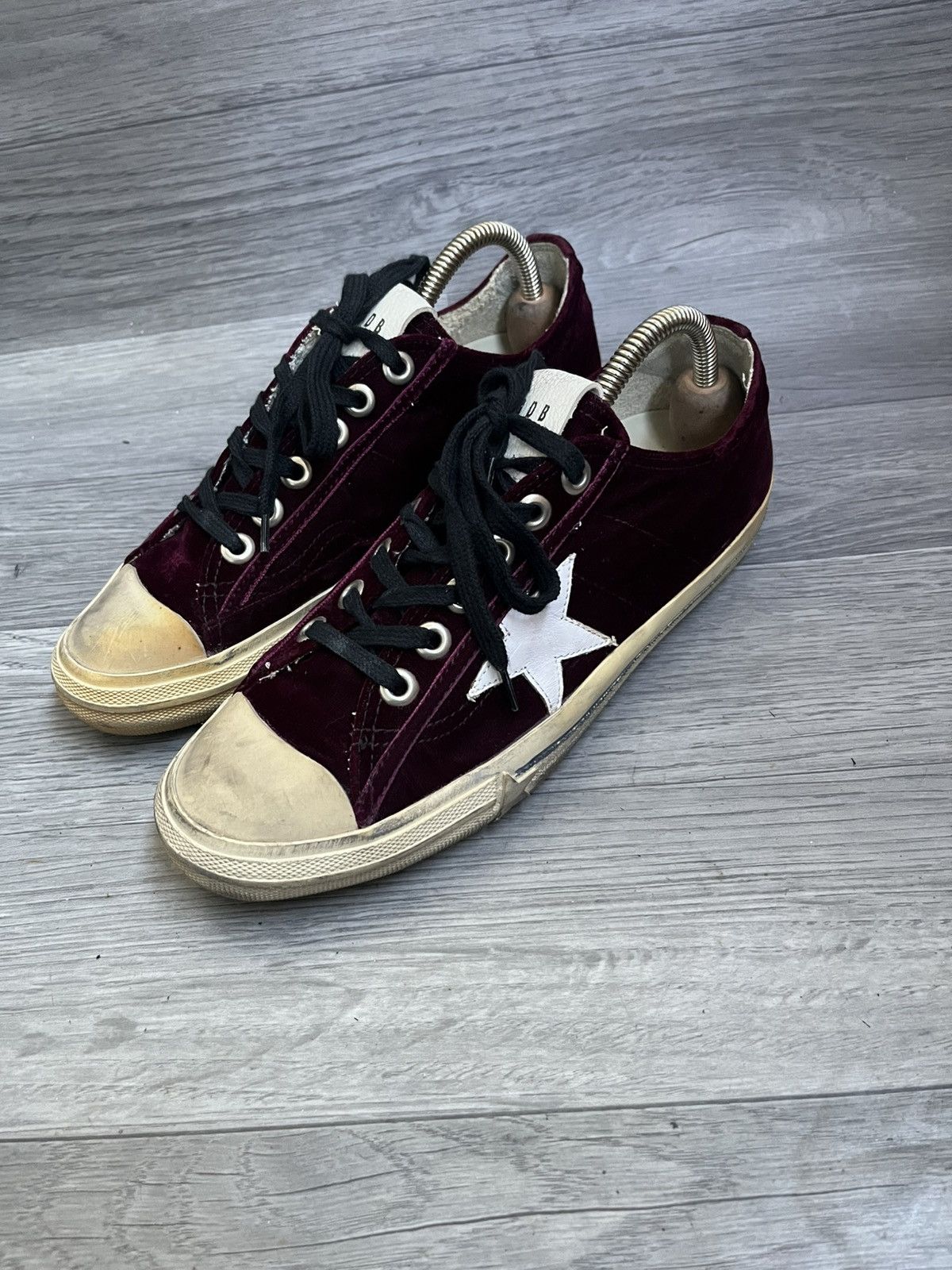 Golden Goose Golden star v-star velvet low top sneakers sz 39 Size US 9 / IT 39 - 1 Thumbnail