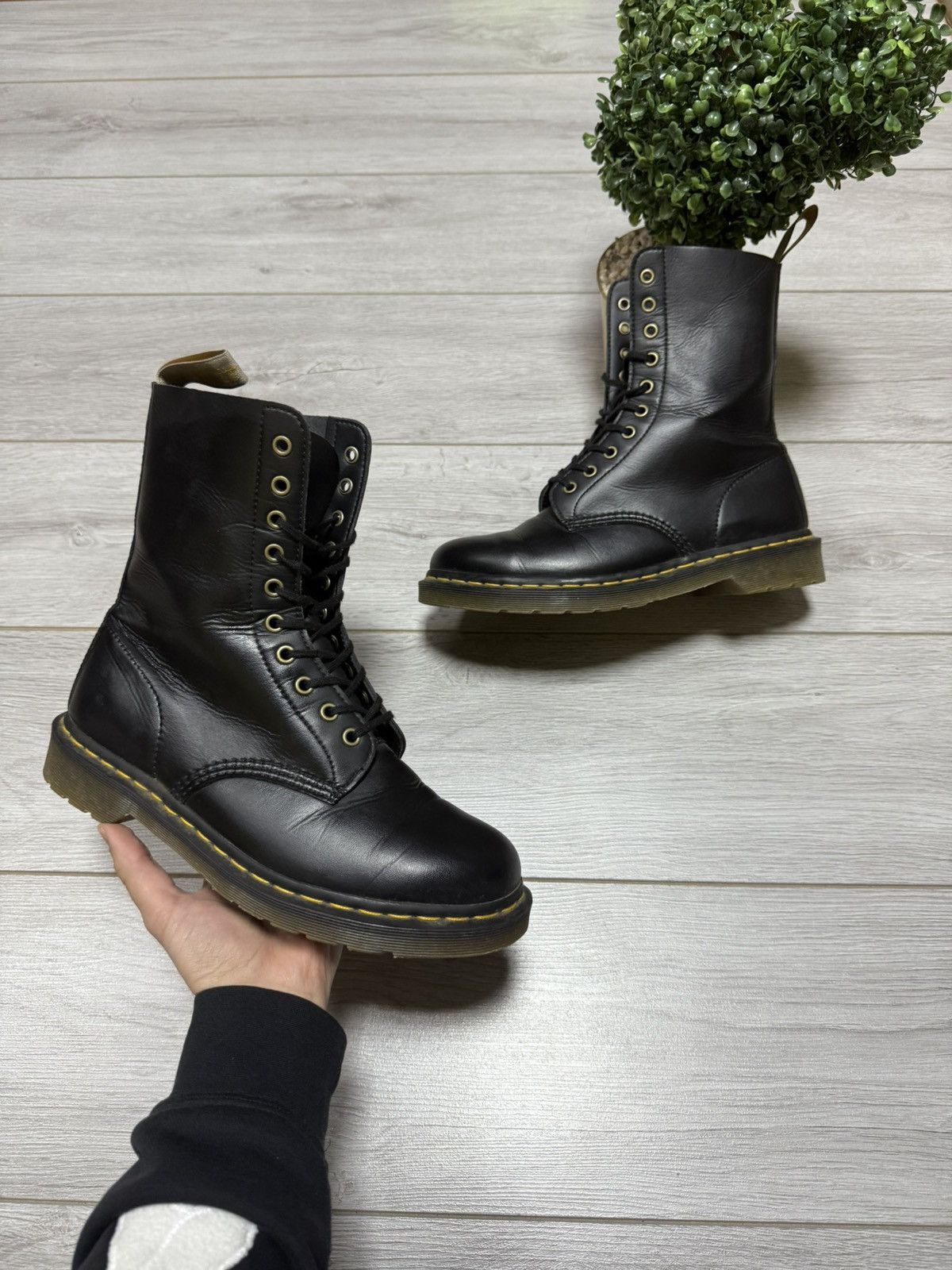 Dr. Martens Dr martens leather boots Size US 10 / EU 43 - 1 Thumbnail
