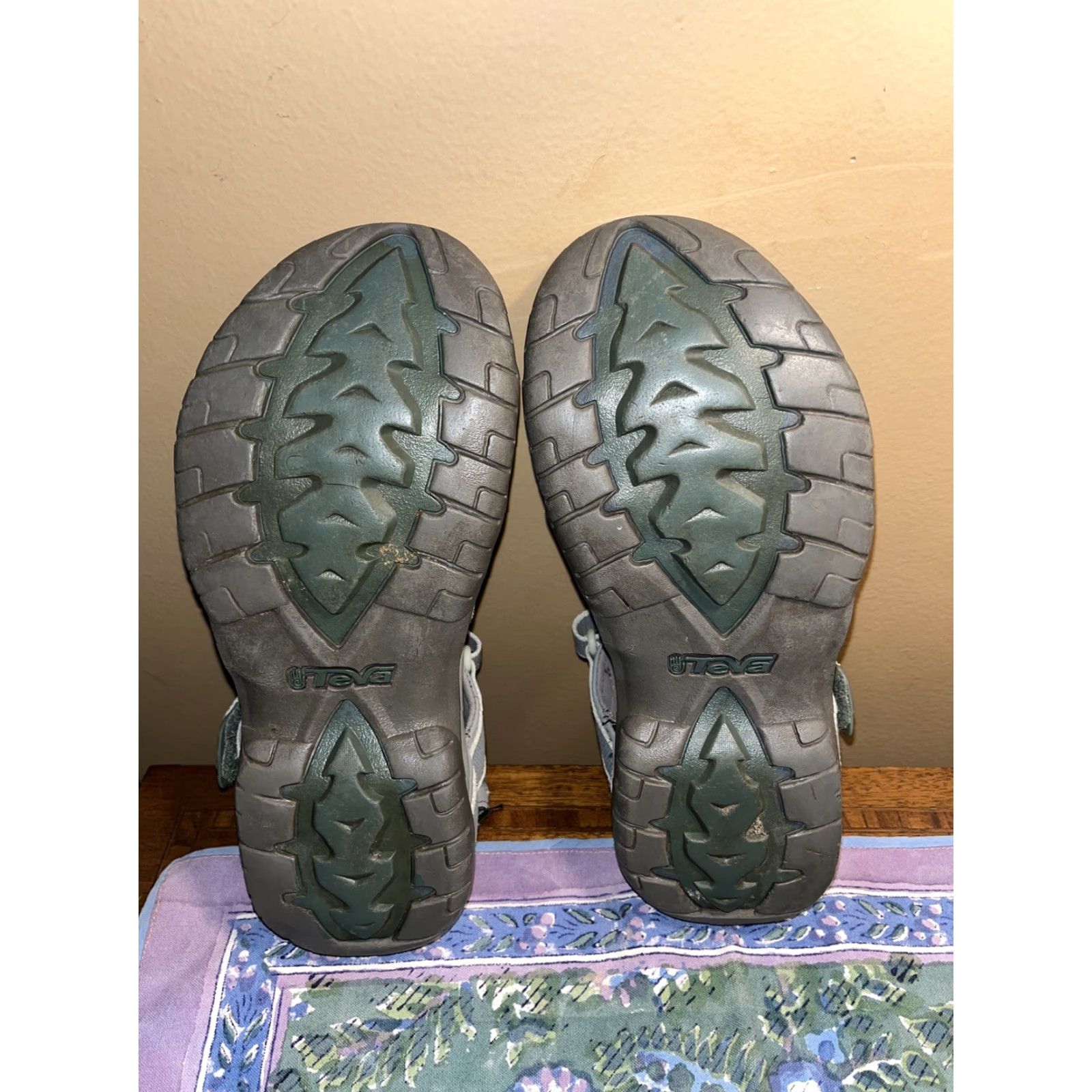 Teva VINTAGE Teva Women's Sandals Gladiator Active Hiking Casual Travel Flat Size 7 Gray Size US 7 / IT 37 - 4 Thumbnail