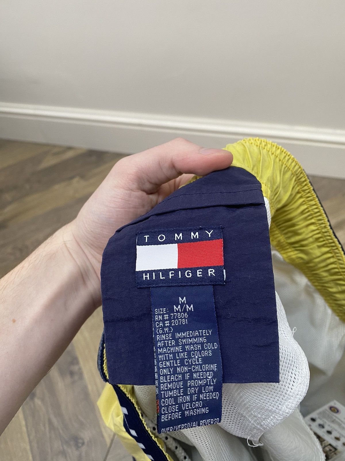 Tommy Hilfiger × Vintage Vintage Tommy Hilfiger Trunks Shorts Size US 31 - 8 Thumbnail