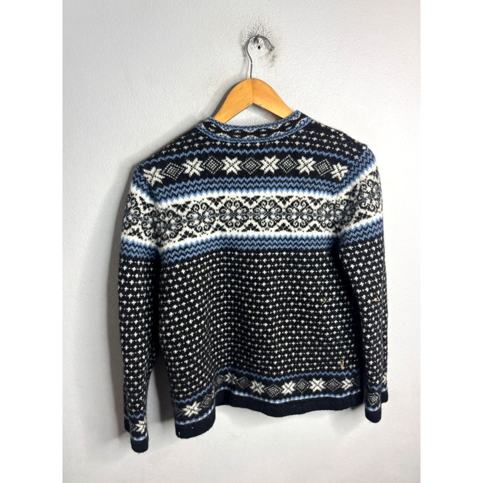 Vintage Vintage Susan Bristol Cardigan Sweater Wool Nordic Blue Crew Neck Button Accents 8/10 Regular M Womens Fashion Coastal Vintage Knit Winter 80s 90s Size M / US 6-8 / IT 42-44 - 4 Thumbnail