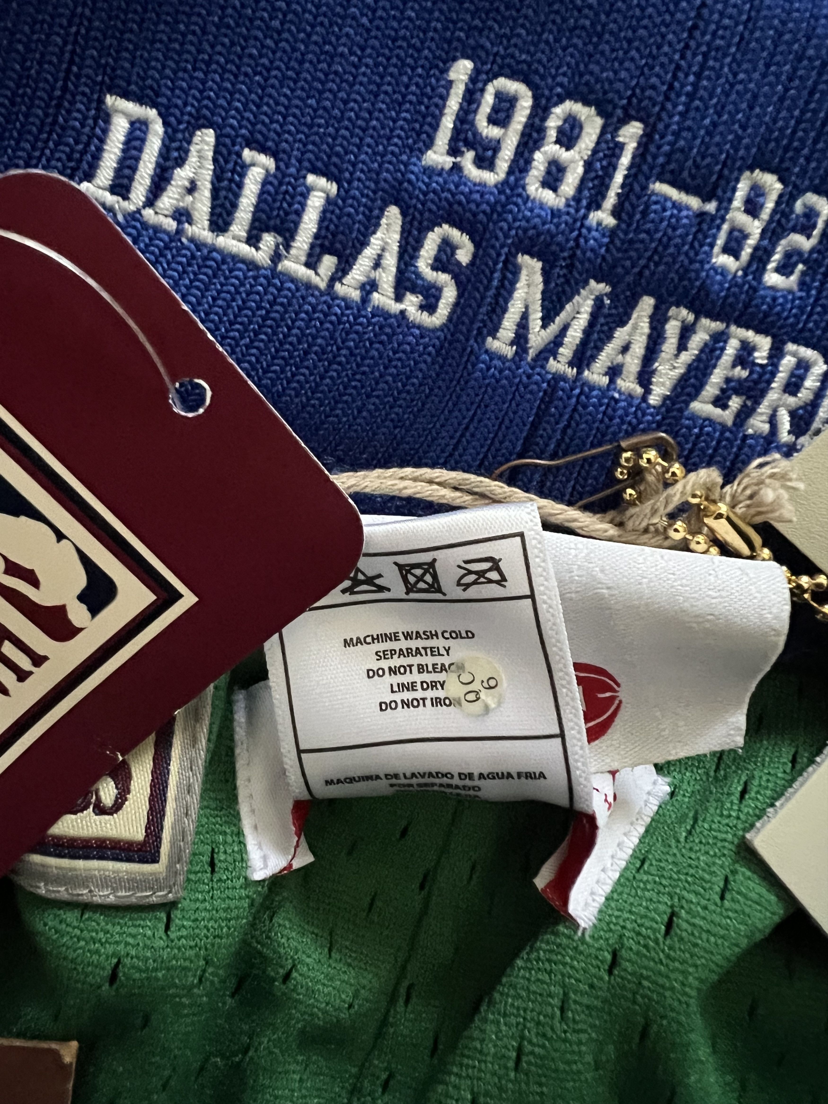 Just Don × Mitchell & Ness Dallas Mavericks 1981-82 NBA Just Don Mitchell & Ness Shorts Size US 32 / EU 48 - 11 Thumbnail
