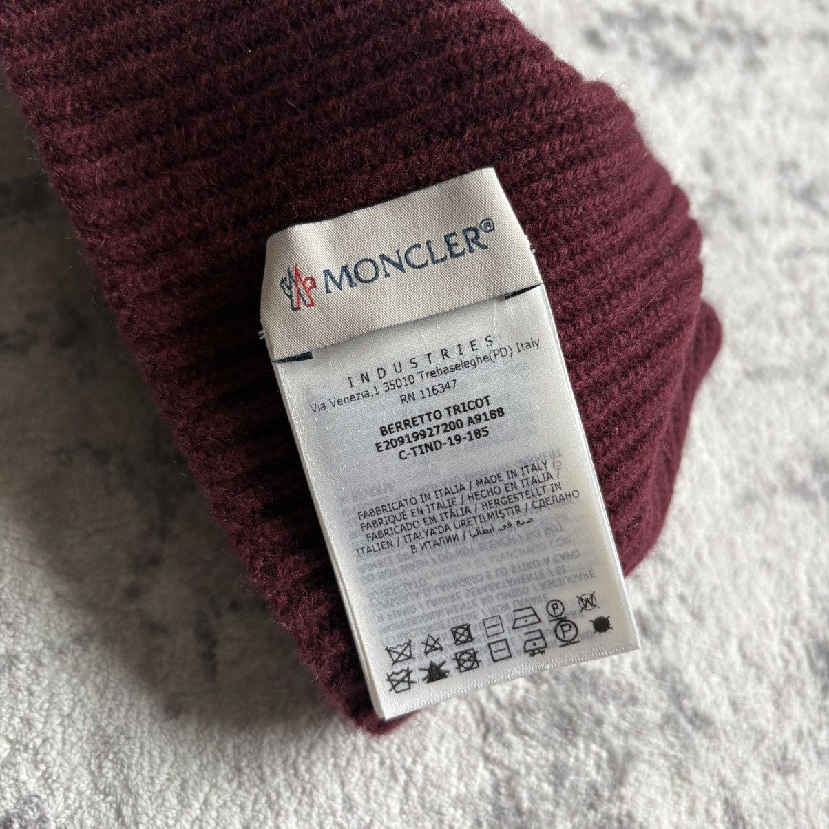 Moncler Moncler Berreto Tricot Double Logo Patch Beanie Burgundy Size ONE SIZE - 4 Thumbnail
