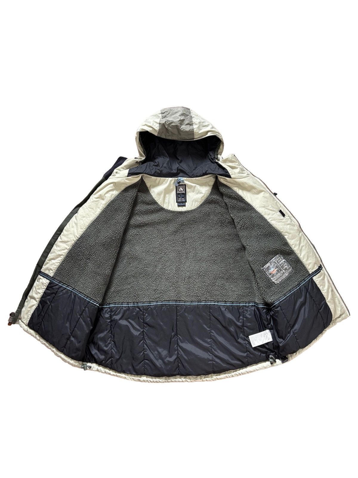 Nike ACG Nike ACG Gray 3-Layer Stormfit Jacket US L Size US L / EU 52-54 / 3 - 3 Thumbnail