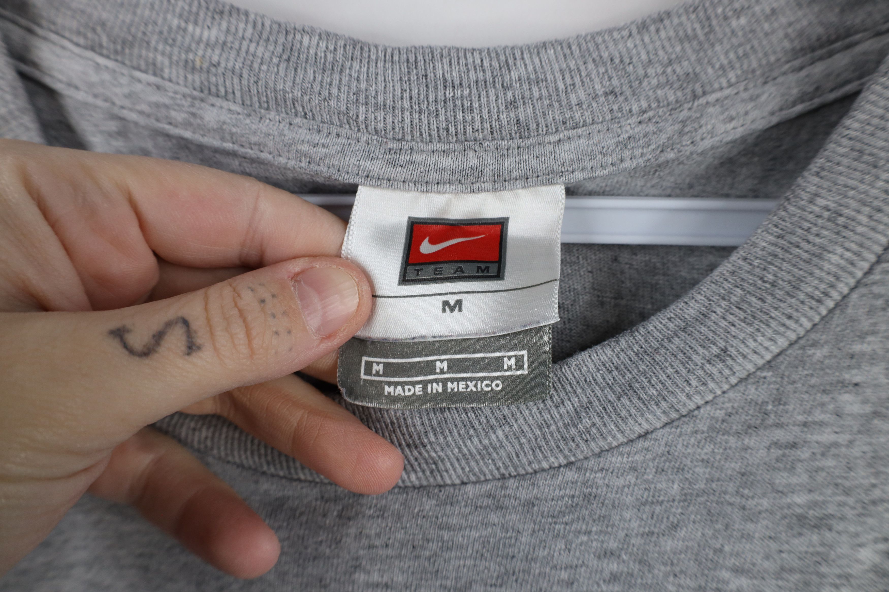 Nike × Vintage Vintage Y2K Nike Swoosh Eastern Ohio Basketball T-Shirt Size US M / EU 48-50 / 2 - 7 Thumbnail