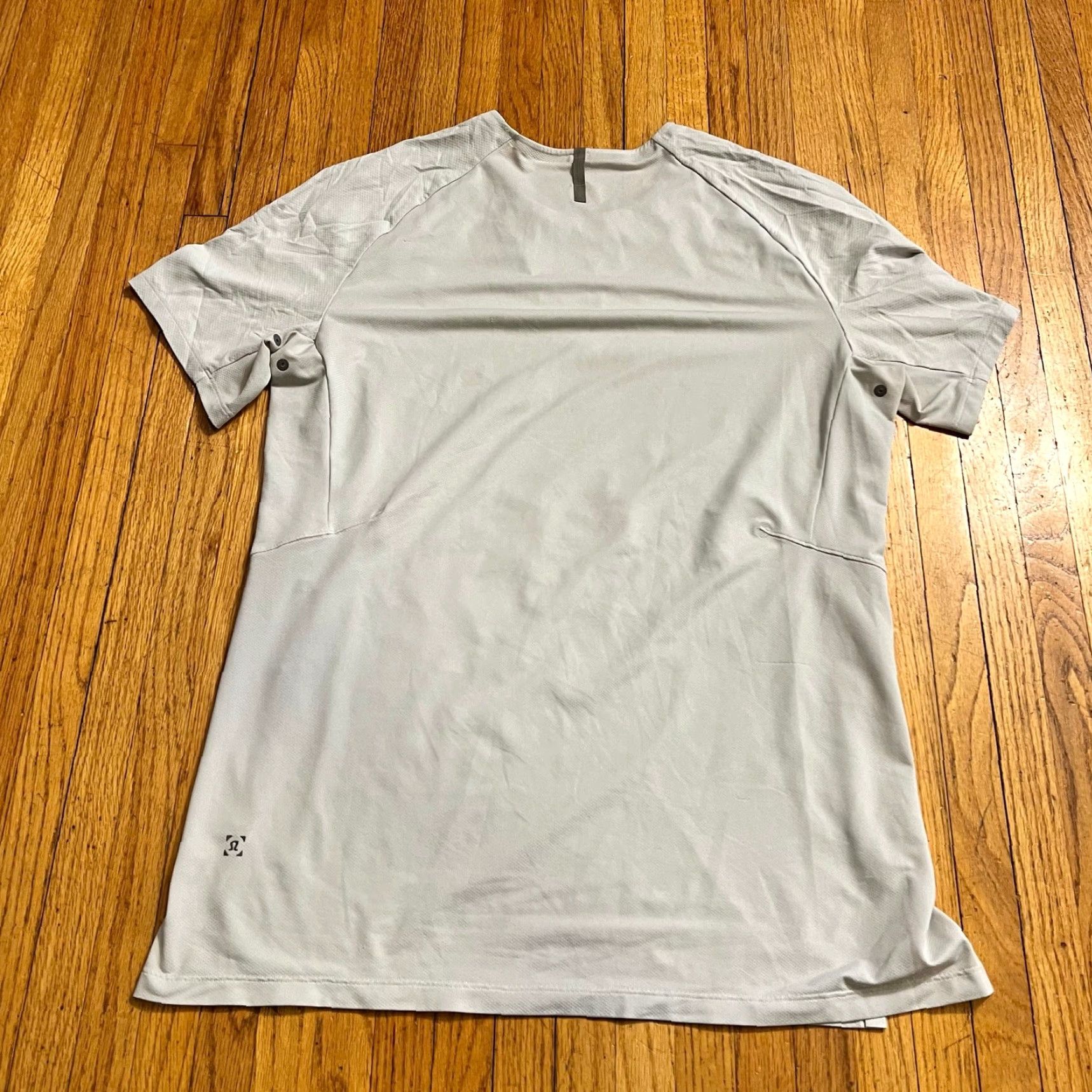 Lululemon Lululemon Shirt Mens Medium Light Gray Workout Performance Tshirt Shirt Mens M Gray Tshirt Size US M / EU 48-50 / 2 - 4 Thumbnail