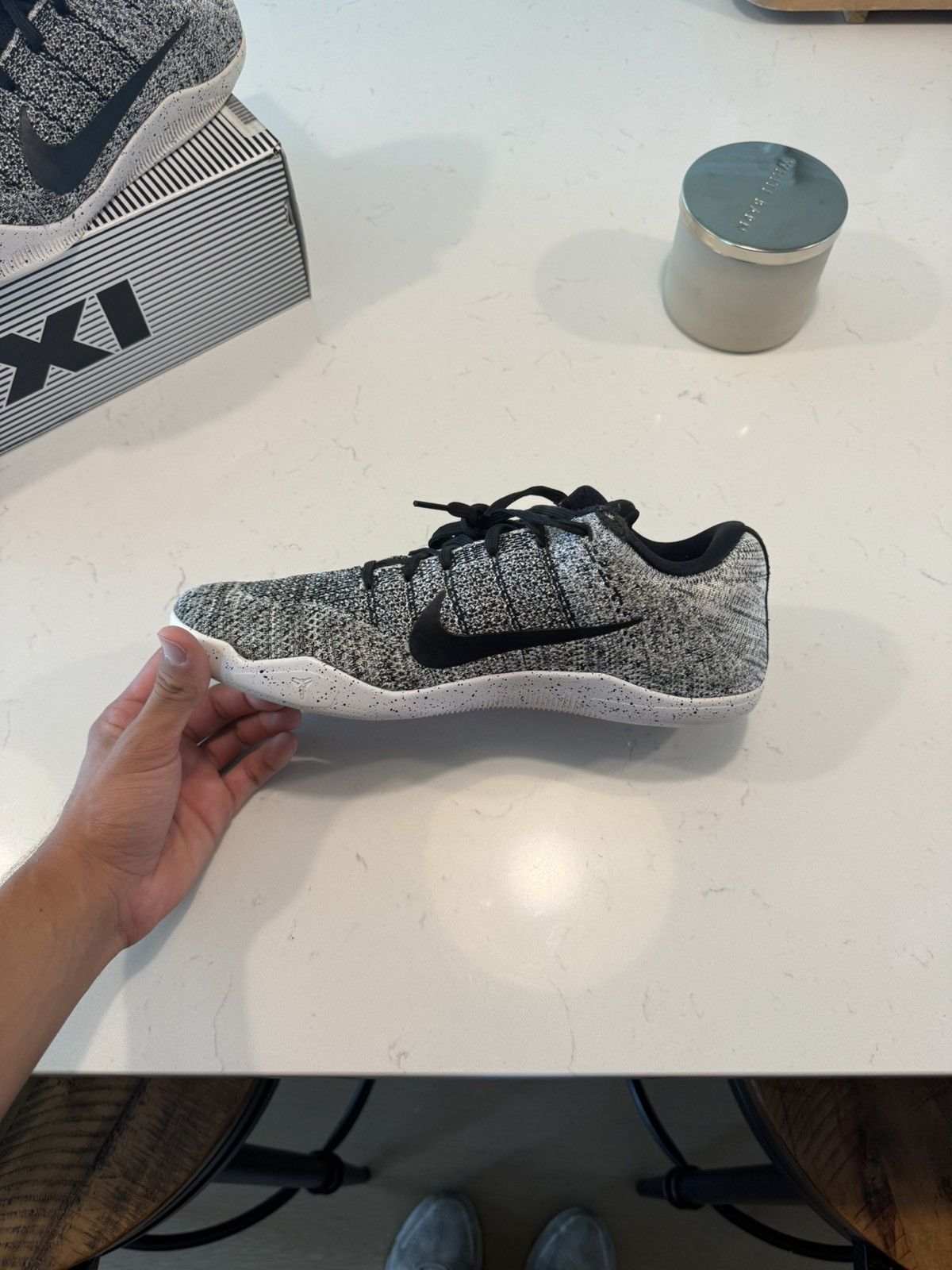 Nike Kobe 11 Low Oreo Size US 10.5 / EU 43-44 - 2 Thumbnail