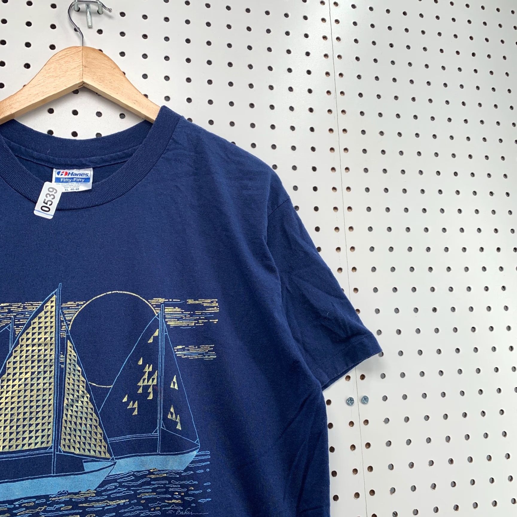 Hanes VINTAGE Hanes T-Shirt Mens Sail Boat Blue XL 80s 90s Short Sleeve Crew Neck Cotton Blend Single Stitch 21x32 US Moon USA Size US L / EU 52-54 / 3 - 6 Thumbnail
