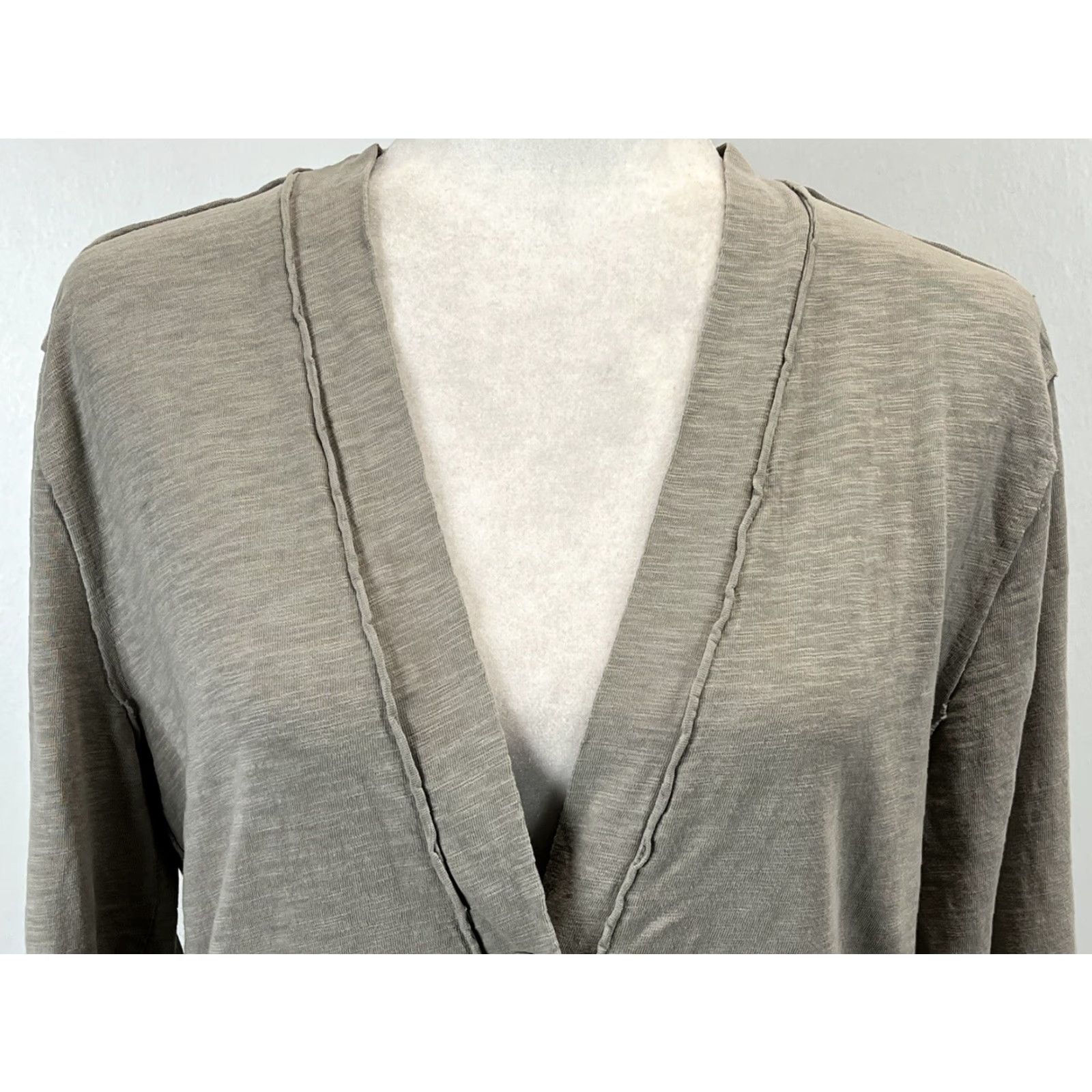 J.Crew VINTAGE? No. J. Crew Cardigan Sweater Putty M Lightweight V-Neck Casual Exposed Seams Womens Adult Medium Putty Cardigan Women Size M / US 6-8 / IT 42-44 - 5 Thumbnail