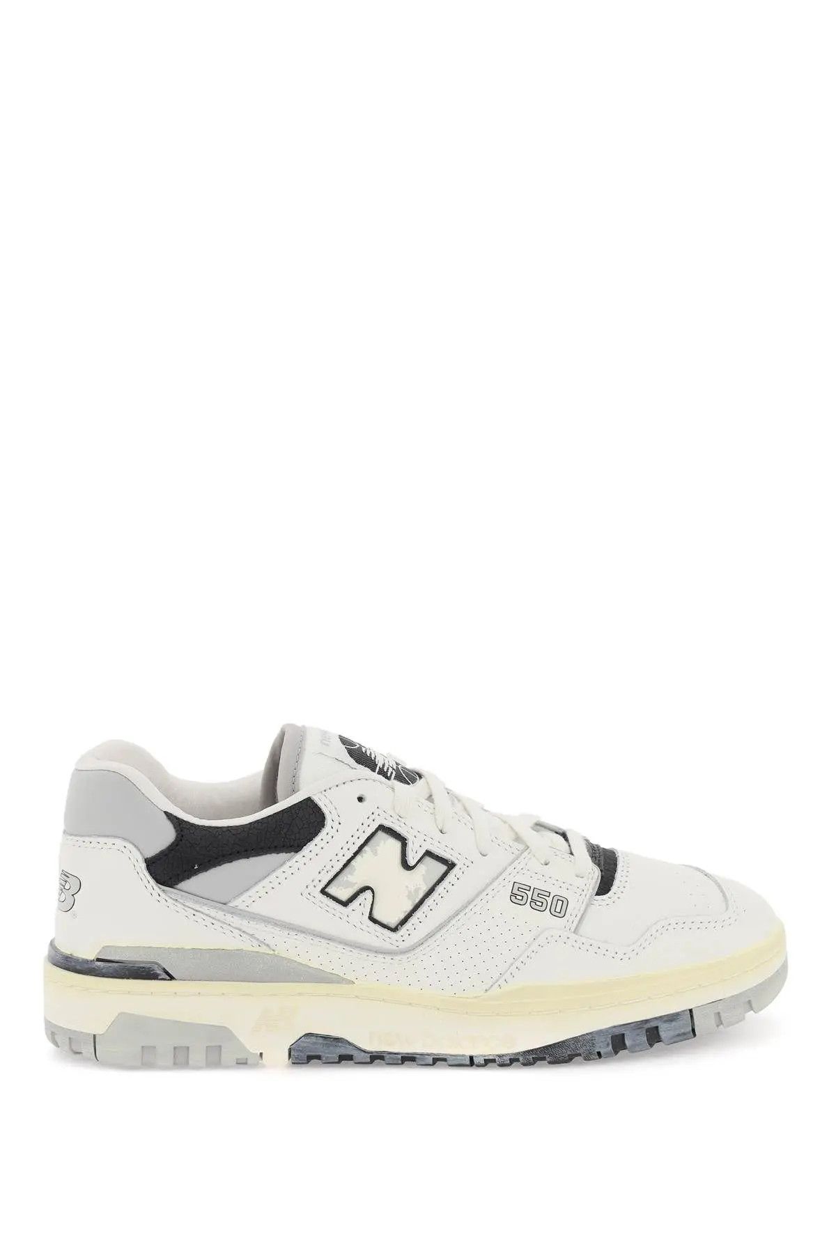 image of New Balance O1S22I1N0324 Unisex Vintage-Effect 550 Sneakers White Grey, Men's (Size 9)