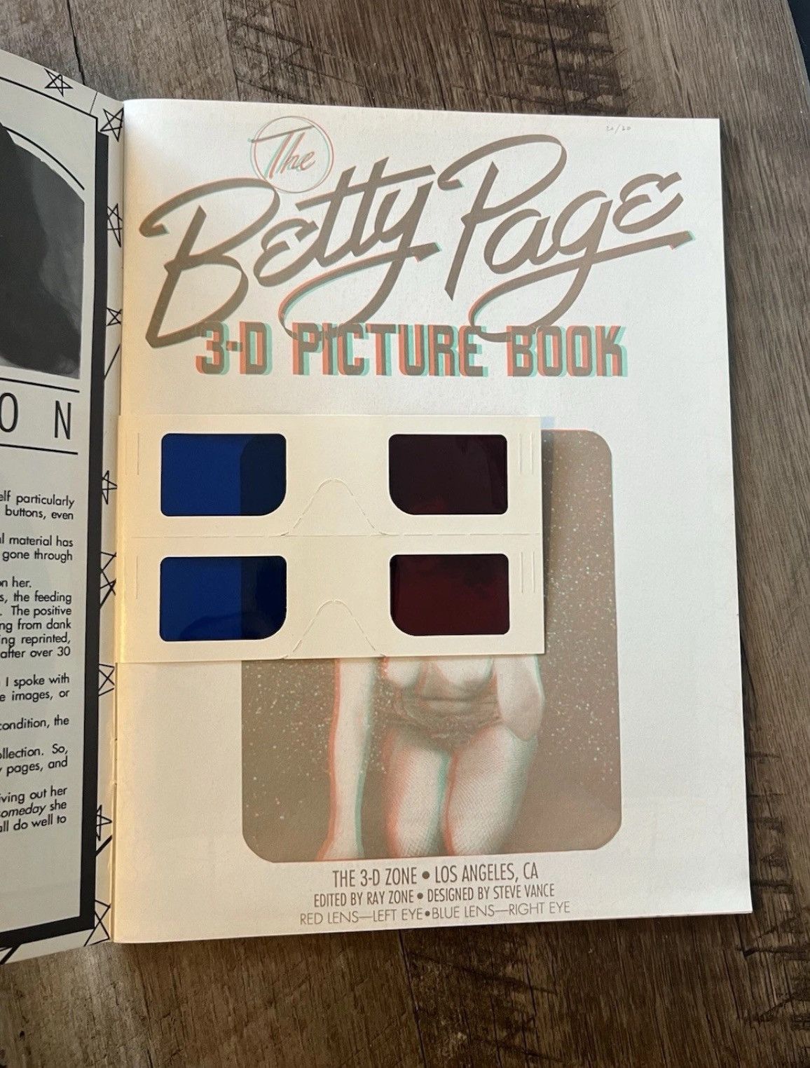 Vintage Vintage THE BETTY PAGE 3-D Picture Book & 3-D Glasses Size ONE SIZE - 2 Thumbnail