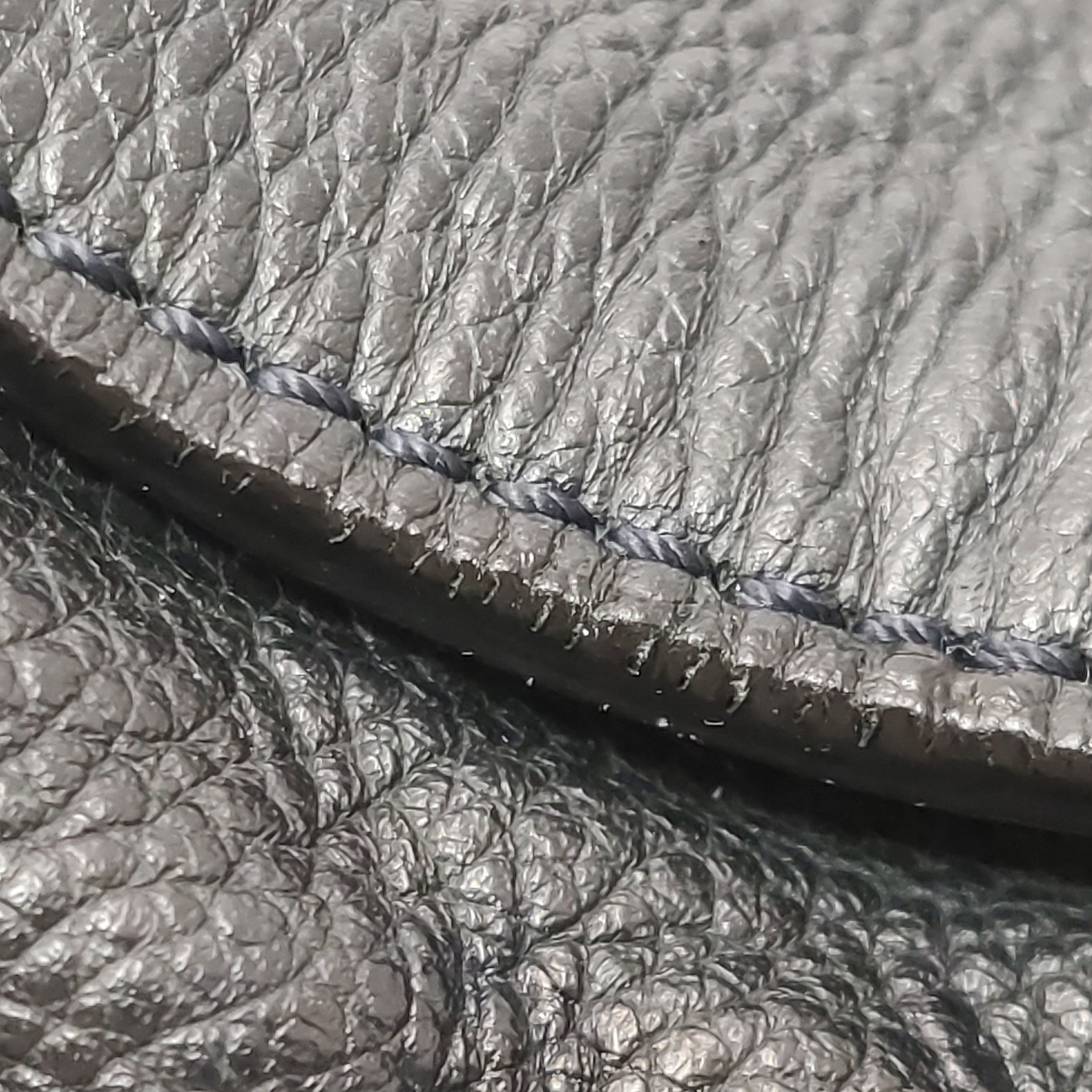 Louis Vuitton Louis Vuitton (LV) Empreinte leather solid color embossed m Size ONE SIZE - 9 Thumbnail