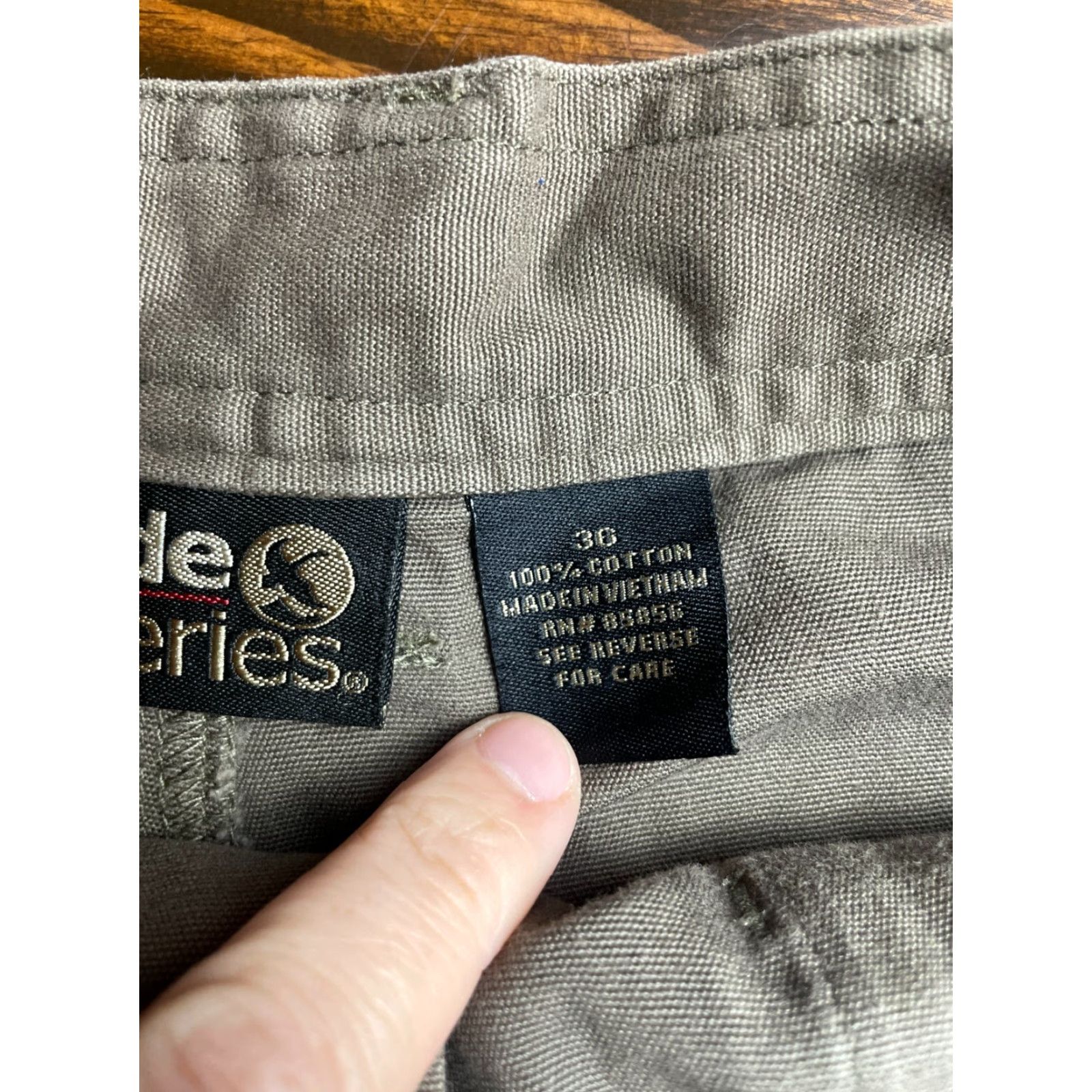 Vintage Guide Series Shorts Mens Size 36 Green Cargo Pockets Casual Travel Cotton Flat Front Inseam 6in Regular Size US 36 / EU 52 - 7 Thumbnail