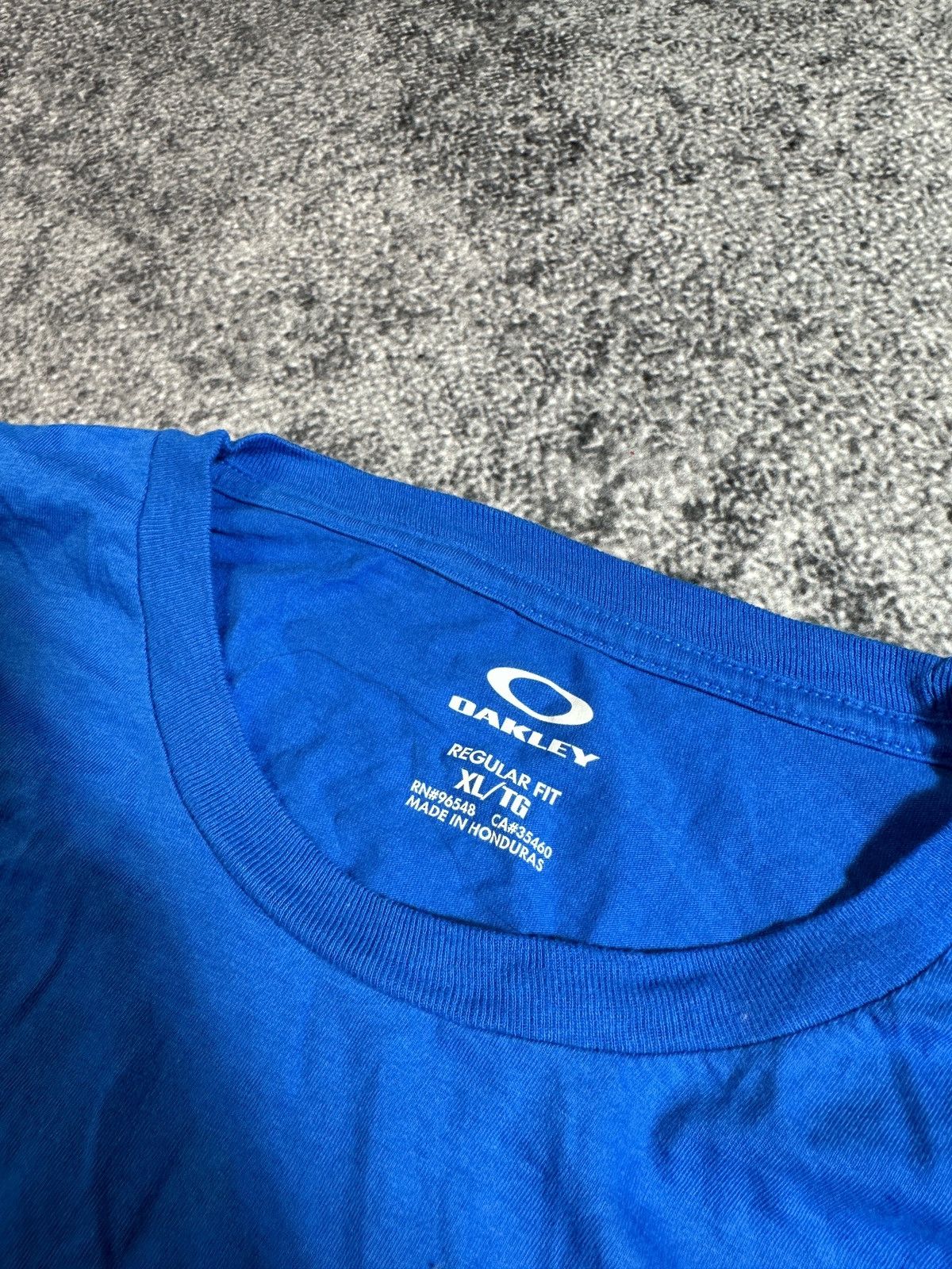 Oakley Y2K Vintage Oakley Big Logo Long Sleeve Streetwear Rare XL Size US XL / EU 56 / 4 - 3 Thumbnail
