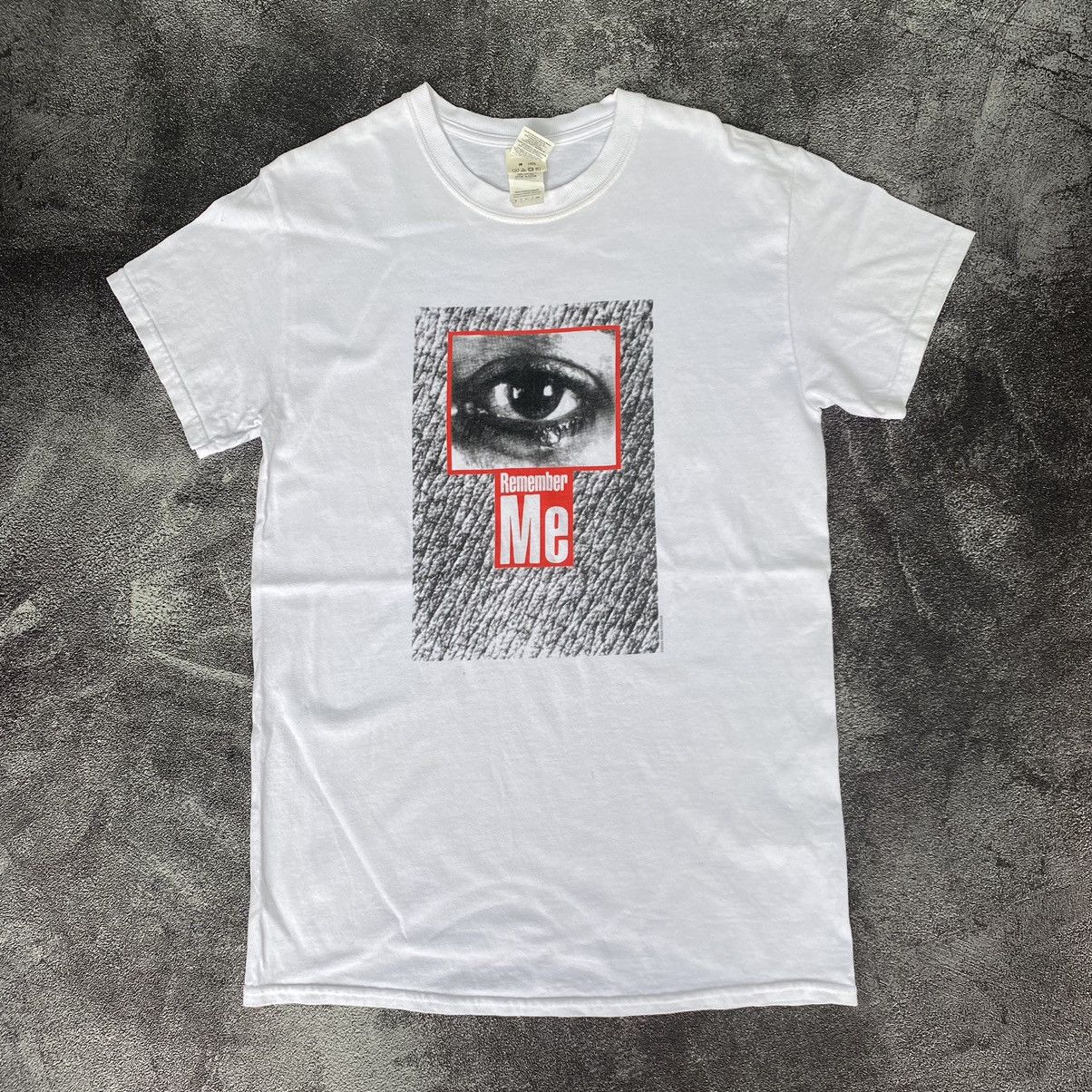 Vintage Vintage Barbara Kruger Remember Me T shirt Size US S / EU 44-46 / 1 - 1 Thumbnail