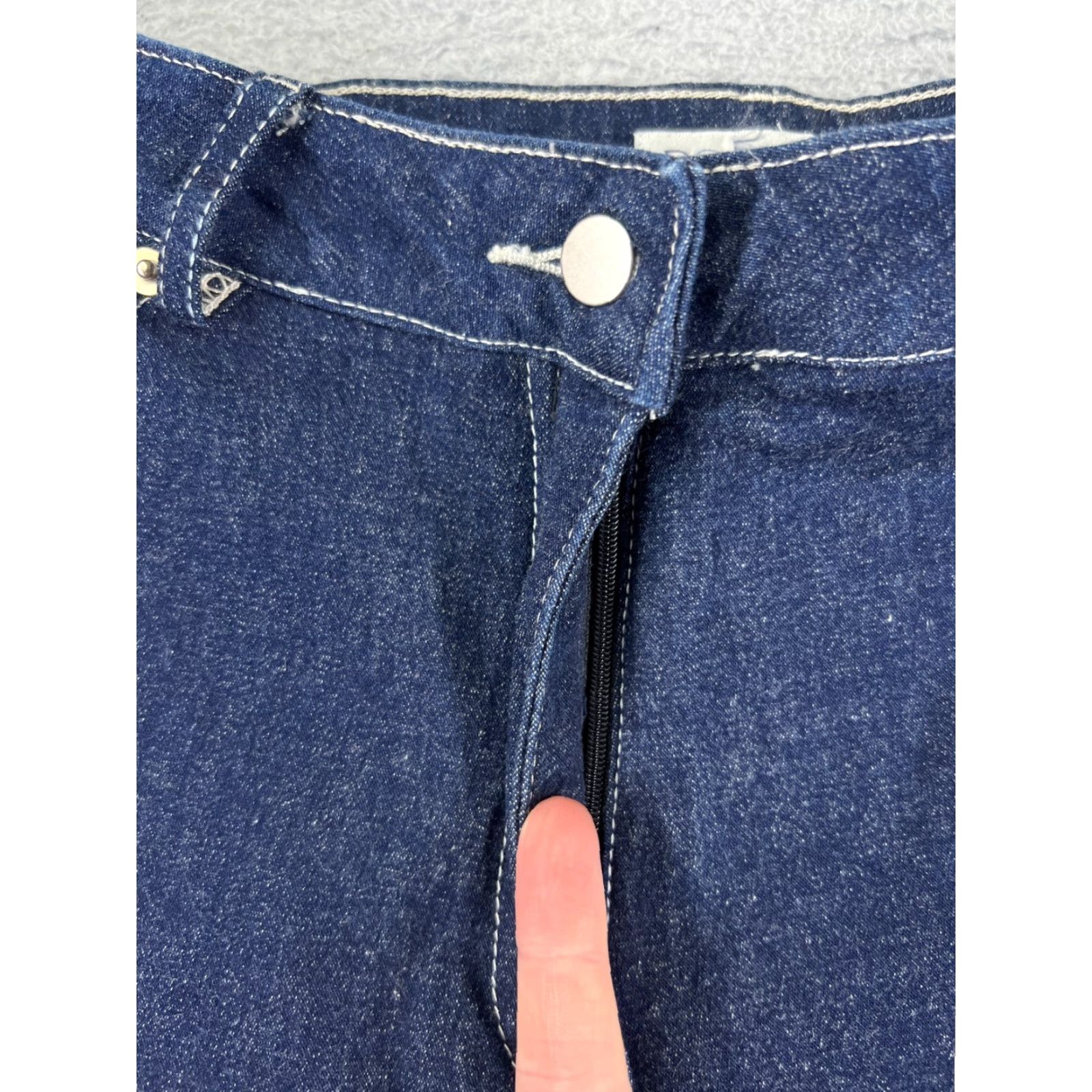 Bcbgmaxazria VINTAGE BCBGMAXAZRIA Shorts Womens 8 Denim Blue Cut-Off 26x12 5-Pocket Denim Jean Casual Hip-Hop Ready Womens Size 30" / US 8 / IT 44 - 6 Thumbnail