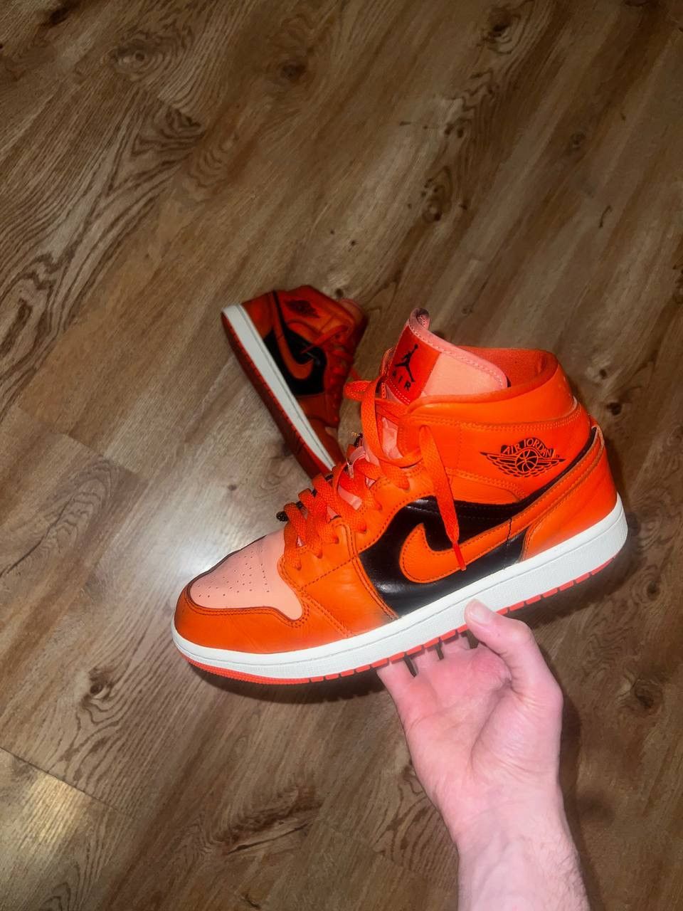 Jordan Brand Nike Air Jordan 1 Retro Hi Red 43 Size US 11 / EU 44 - 2 Thumbnail