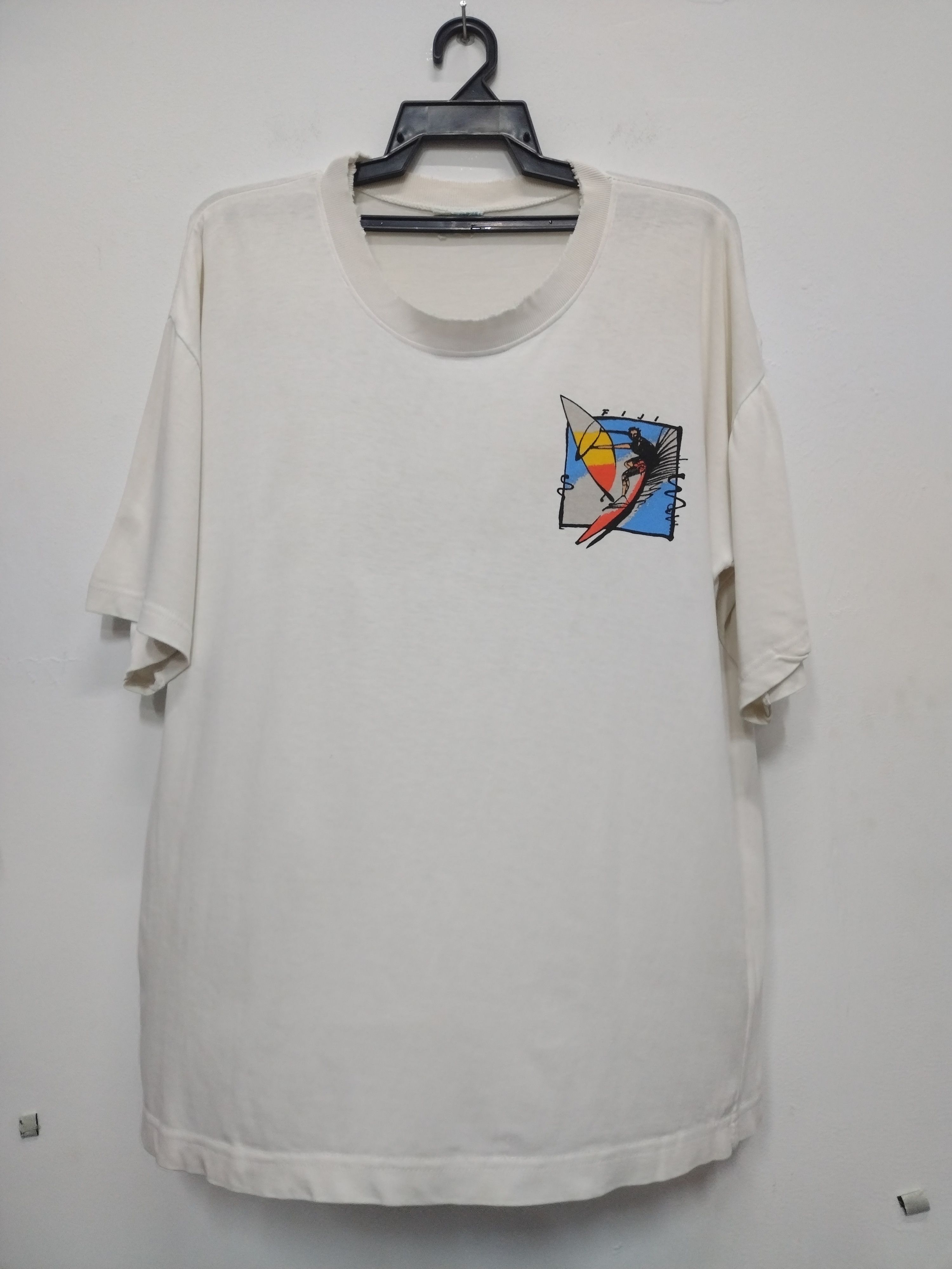 Vintage VINTAGE RARE DISTRESSED FIJI HAWAII SURFBOARD T SHIRT Size US L / EU 52-54 / 3 - 7 Thumbnail