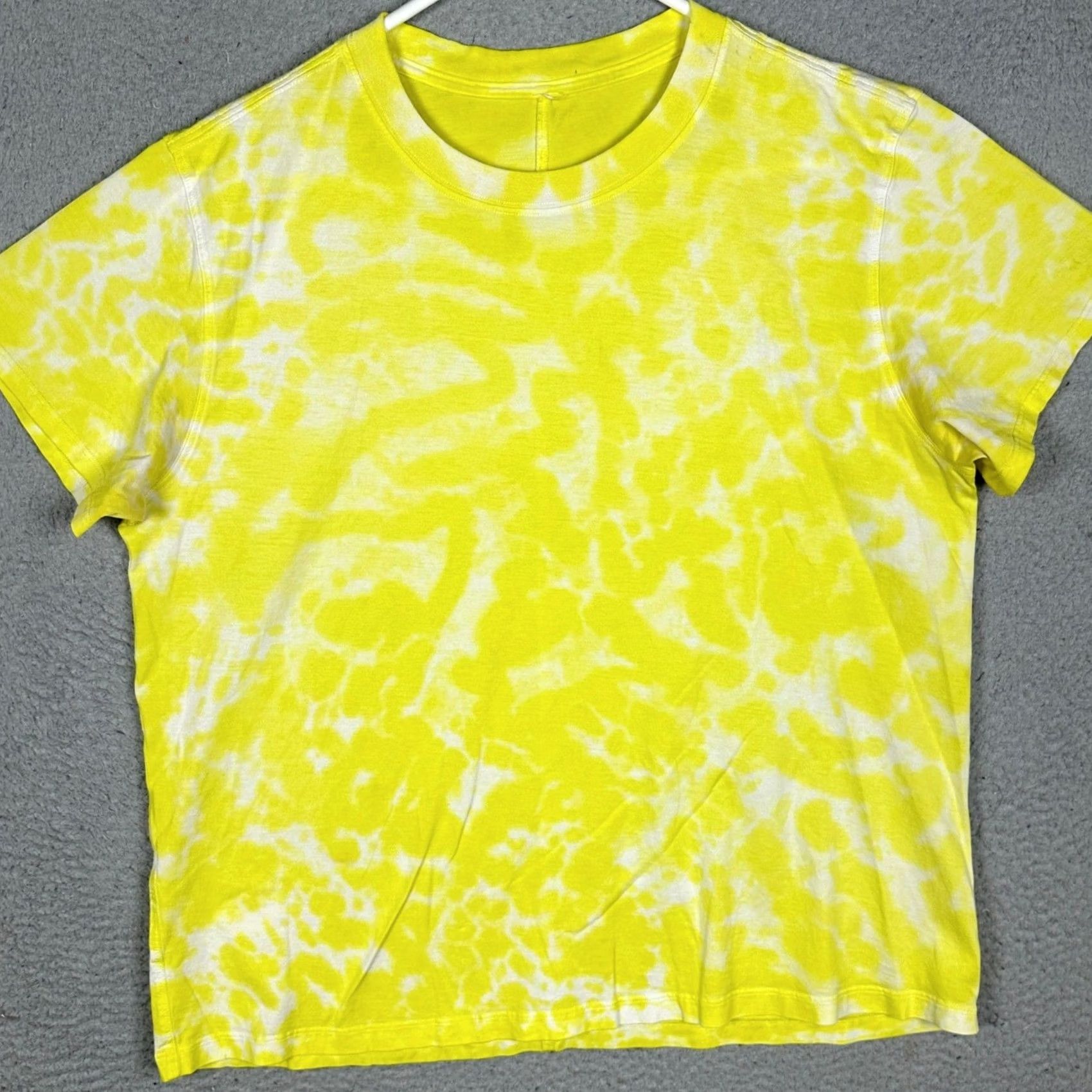 Lululemon Lululemon T-Shirt Womens 1X 16-18 Yellow Tie Dye Short Sleeve Tee Crewneck Logo Batik Back Seam Reflective Size XL / US 12-14 / IT 48-50 - 3 Thumbnail