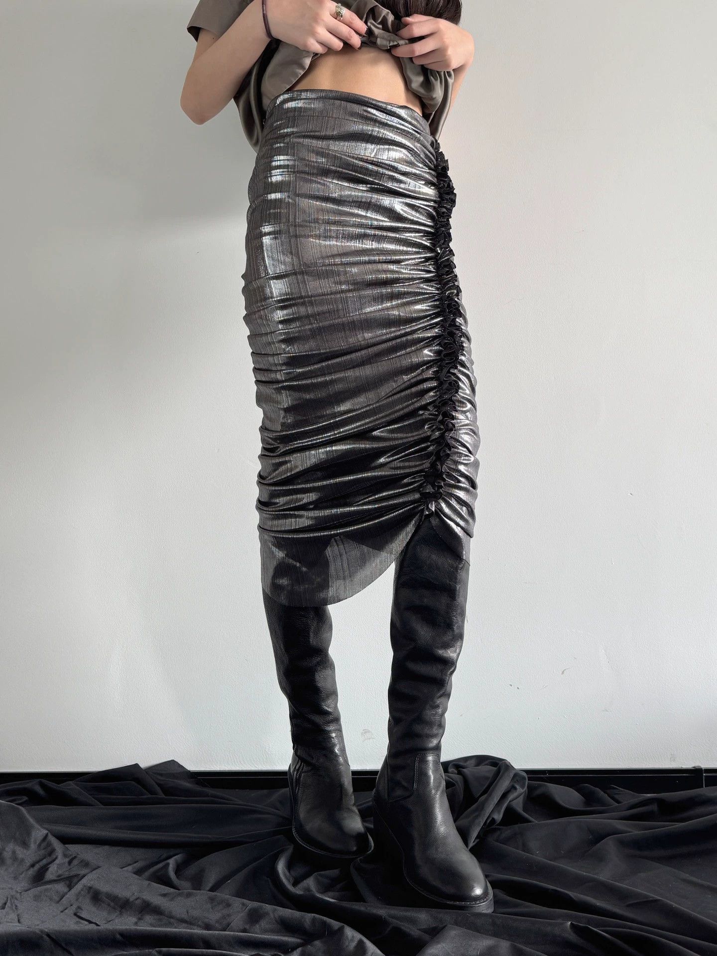 Vivienne Tam Vivienne Tam New w/ tags Size 40 Elastic Pleated Shiny Irregular Skirt Size 27" / US 4 / IT 40 - 2 Thumbnail