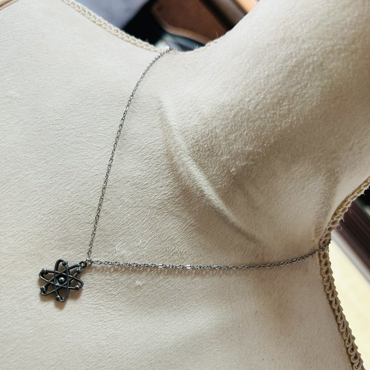 Vintage Vintage CLIFT pewter atomic pendant on chain necklace Size ONE SIZE - 2 Thumbnail