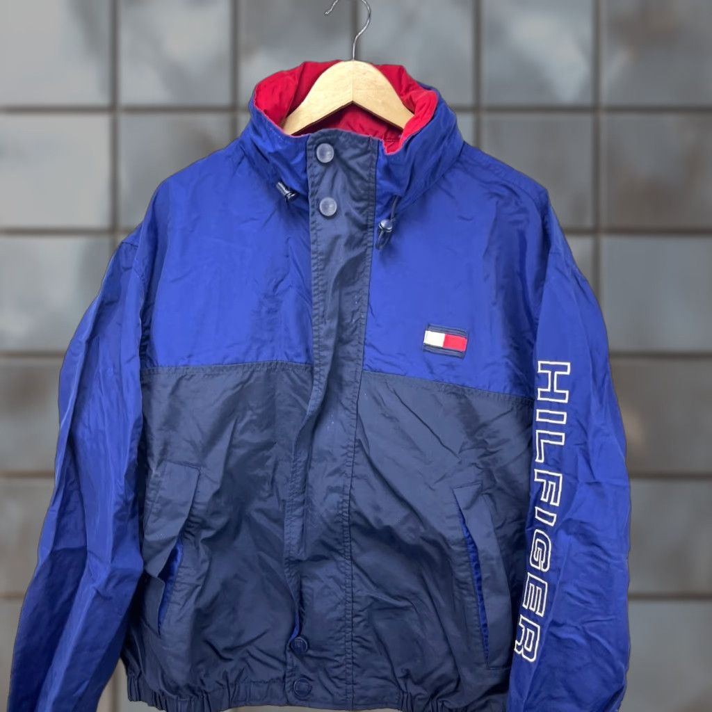Tommy Hilfiger VINTAGE Tommy Hilfiger Windbreaker Hooded Jacket L Men Blue 90s Windbreaker Hooded Mens 90s Tommy Hilfiger Windbreaker Jacket L Blue Mens Size US L / EU 52-54 / 3 - 1 Thumbnail